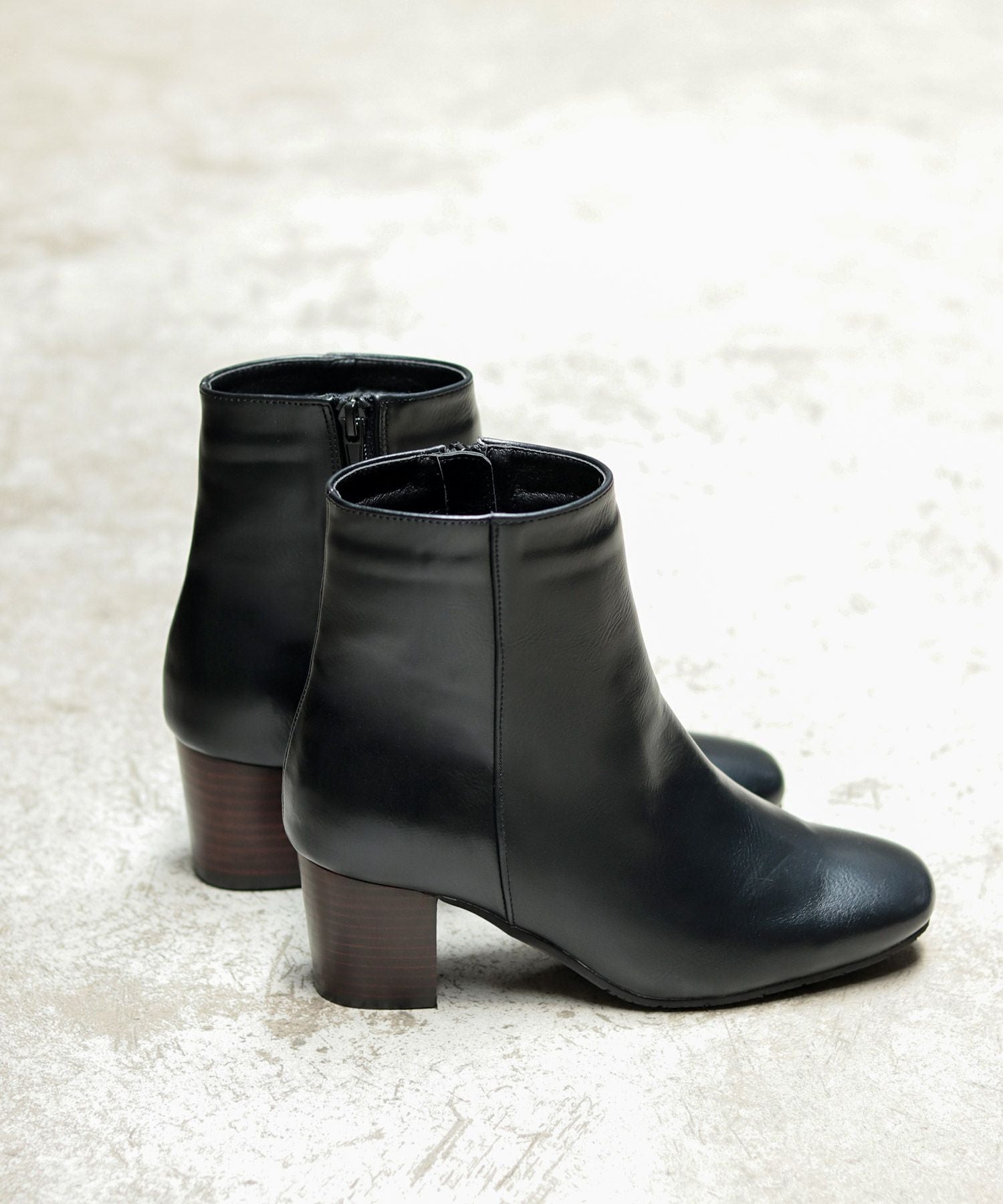 高級ウッドヒールのスクエアトゥショートブーツ