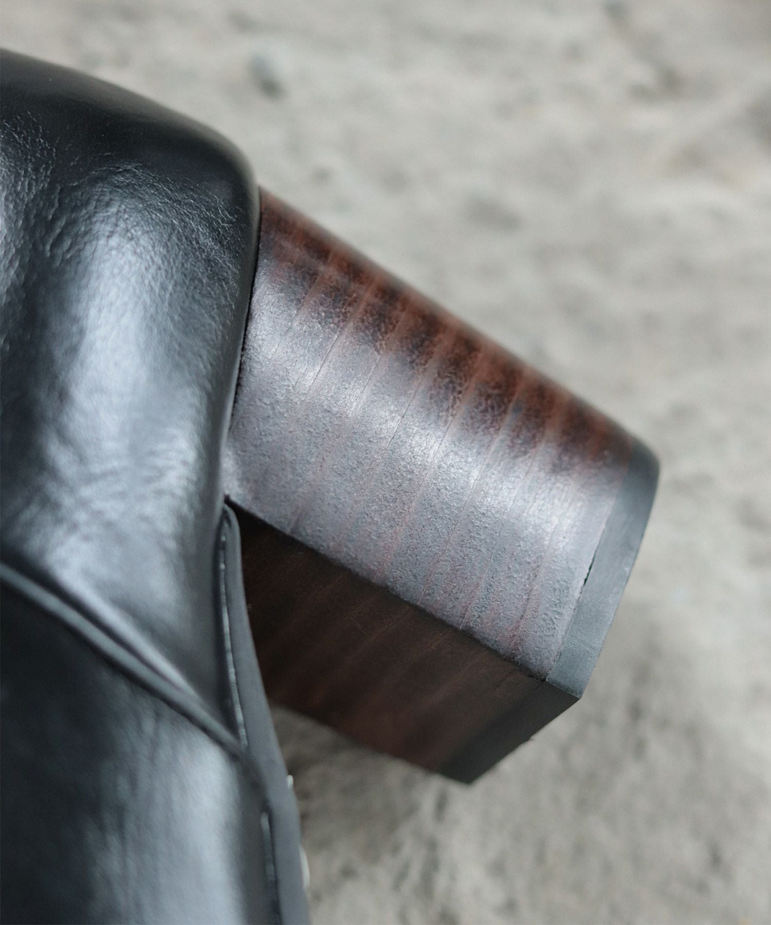 高級ウッドヒールのスクエアトゥショートブーツ