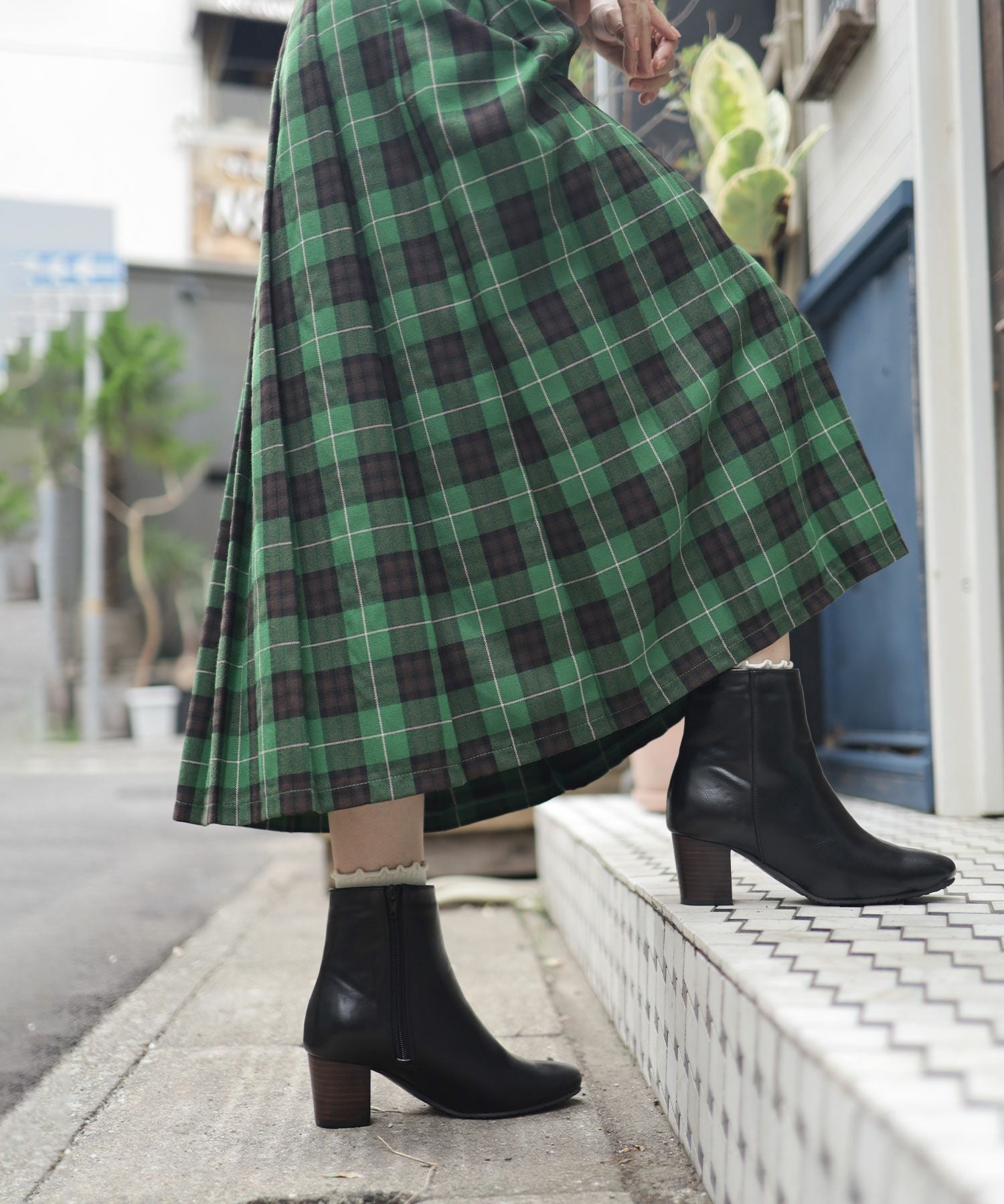 高級ウッドヒールのスクエアトゥショートブーツ