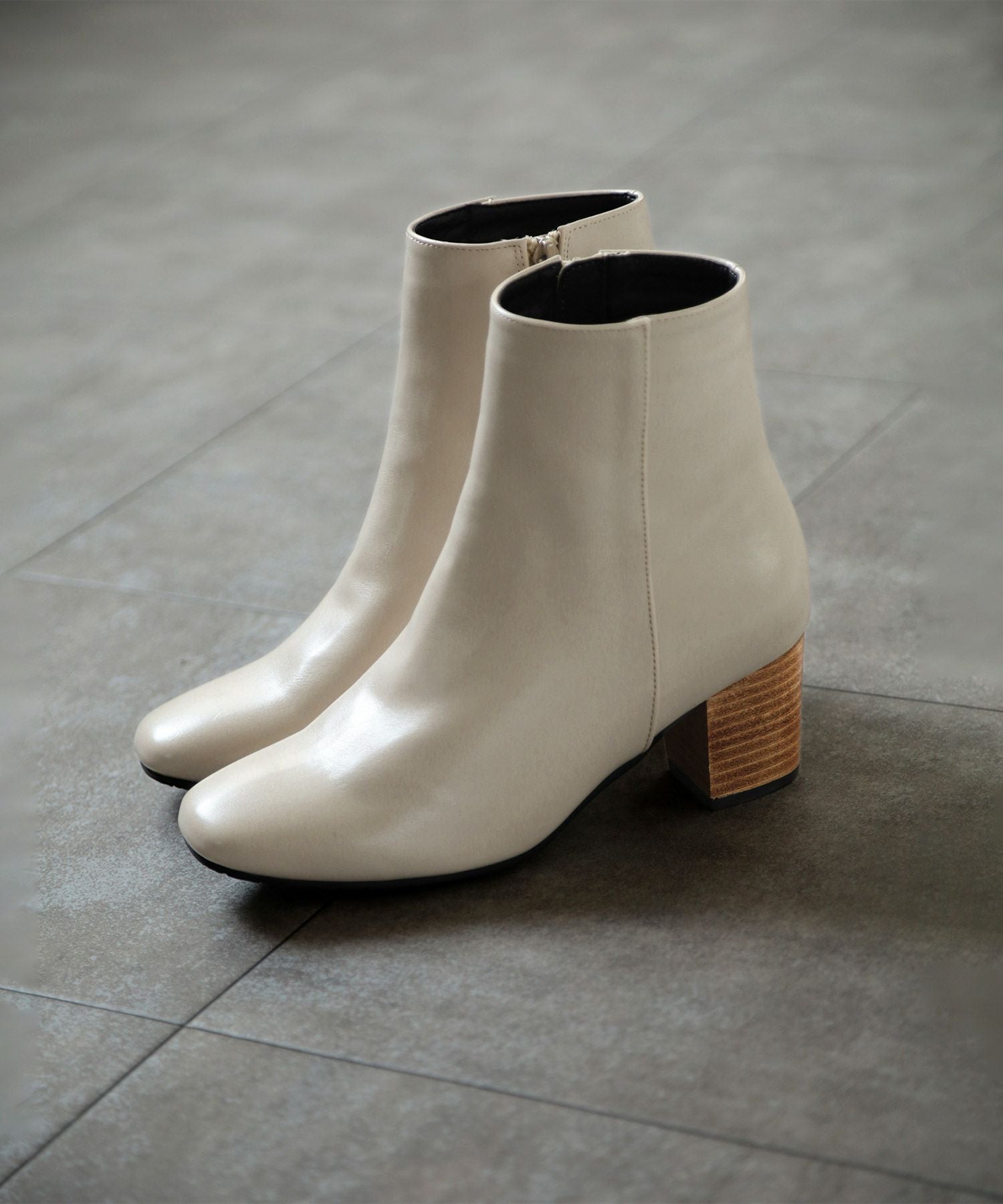 高級ウッドヒールのスクエアトゥショートブーツ