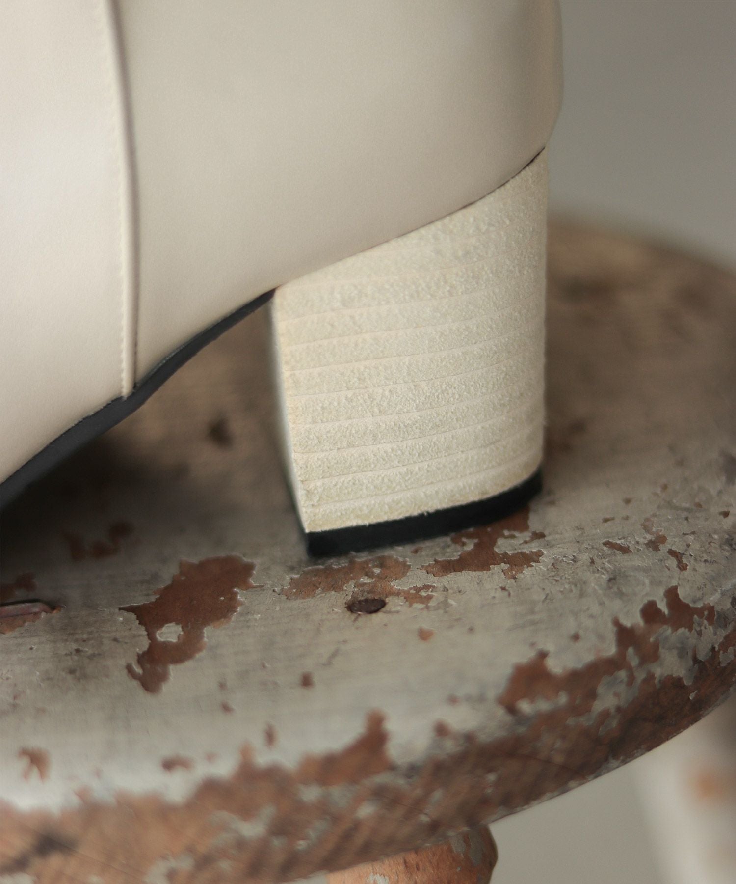 高級ウッドヒールのスクエアトゥショートブーツ