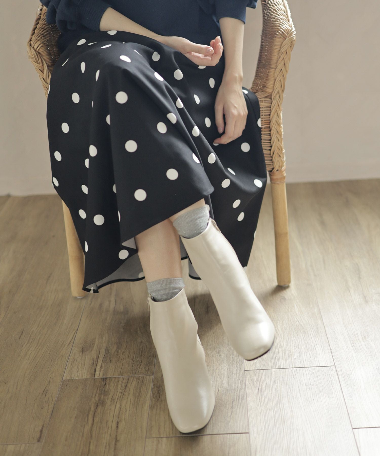 高級ウッドヒールのスクエアトゥショートブーツ