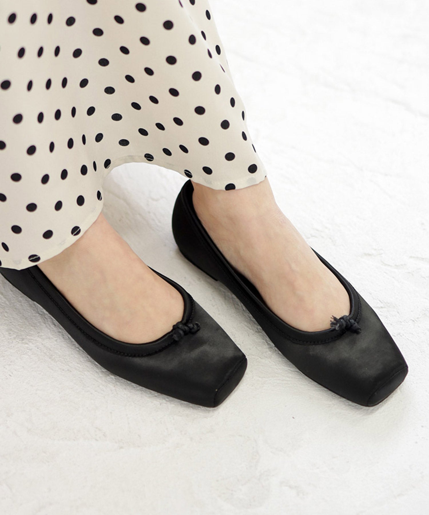 グロッシーサテンのスクエアトゥバレエシューズパンプス  一部5月上旬入荷予定