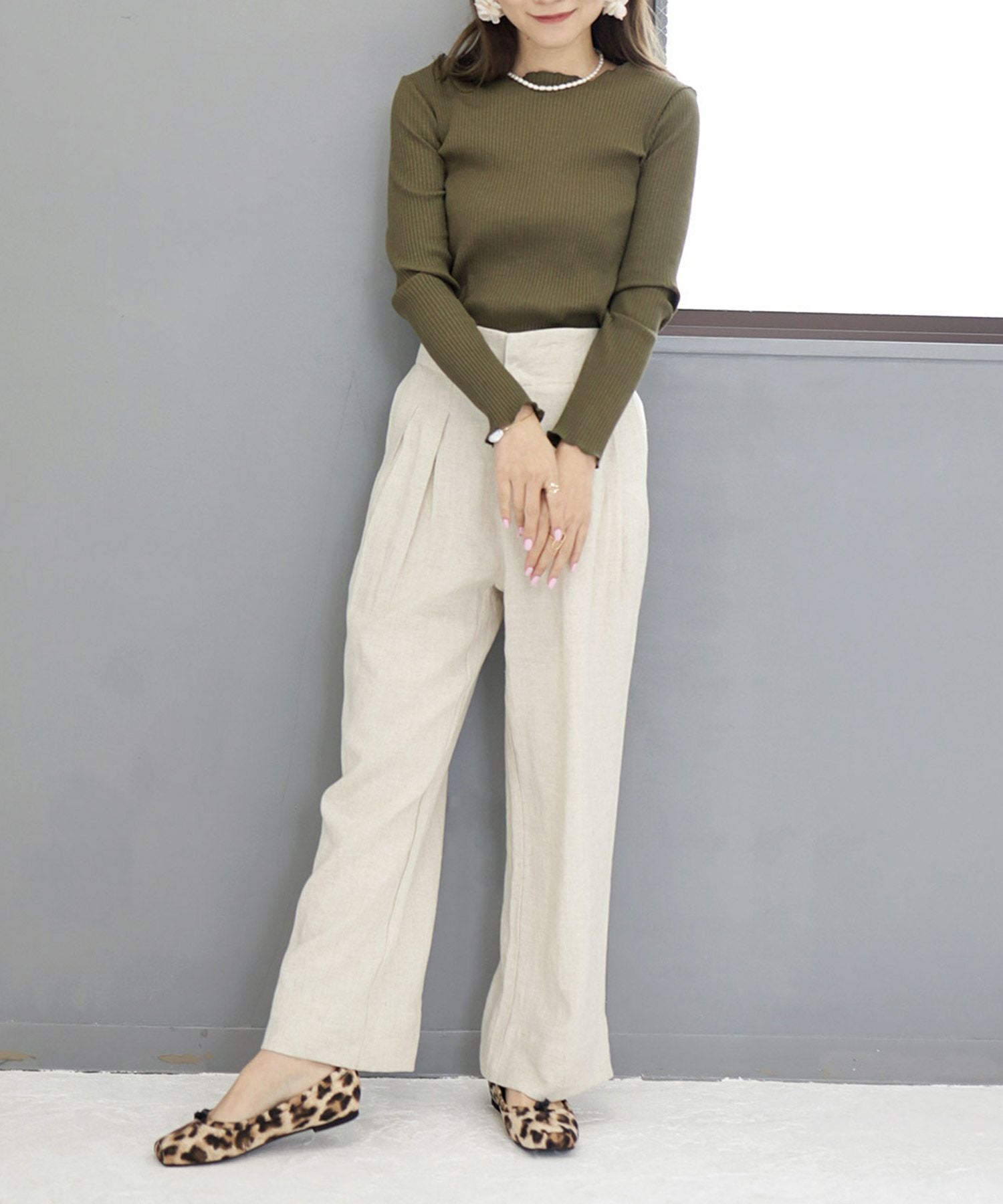 グロッシーサテンのスクエアトゥバレエシューズパンプス