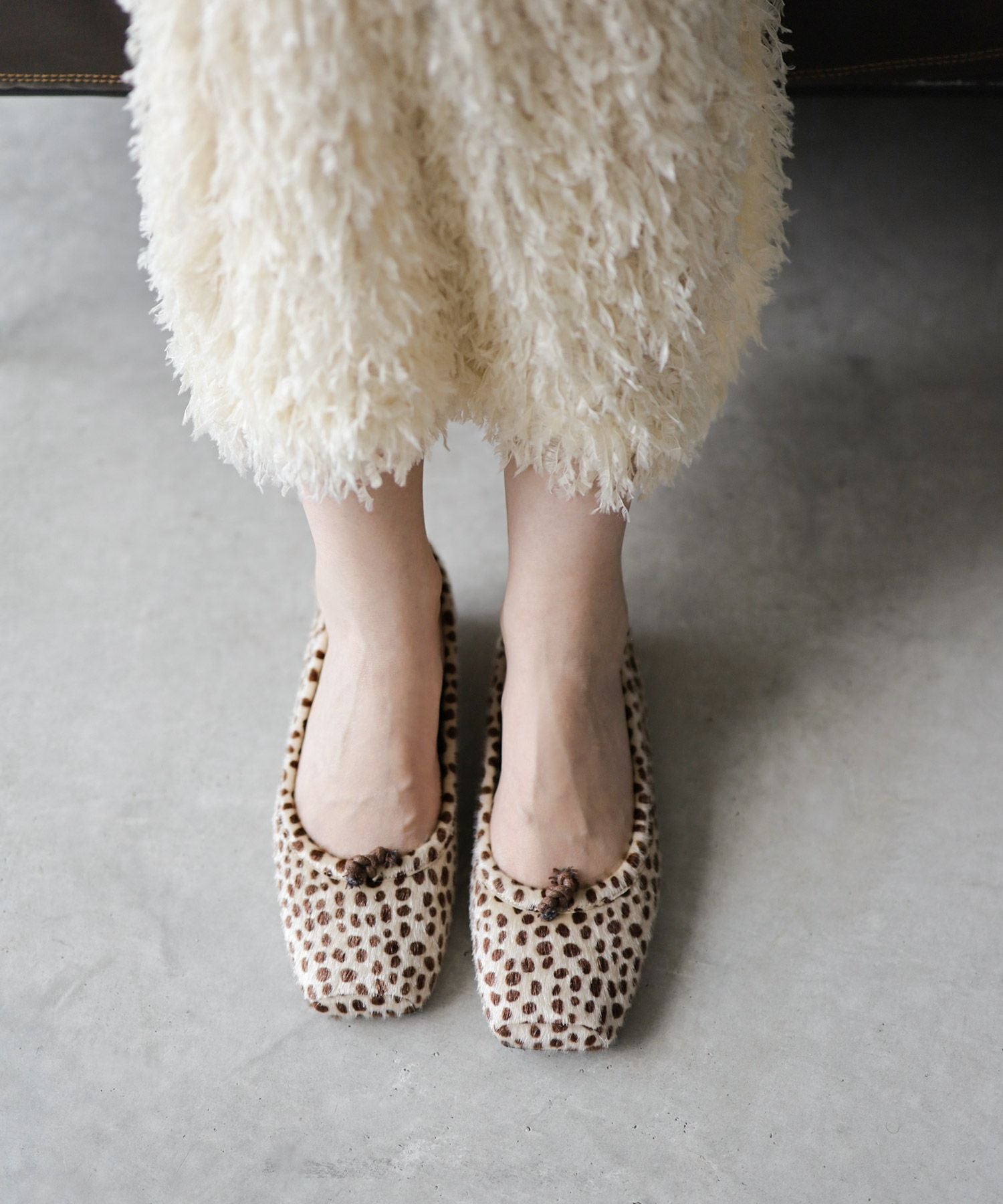 グロッシーサテンのスクエアトゥバレエシューズパンプス | SESTO