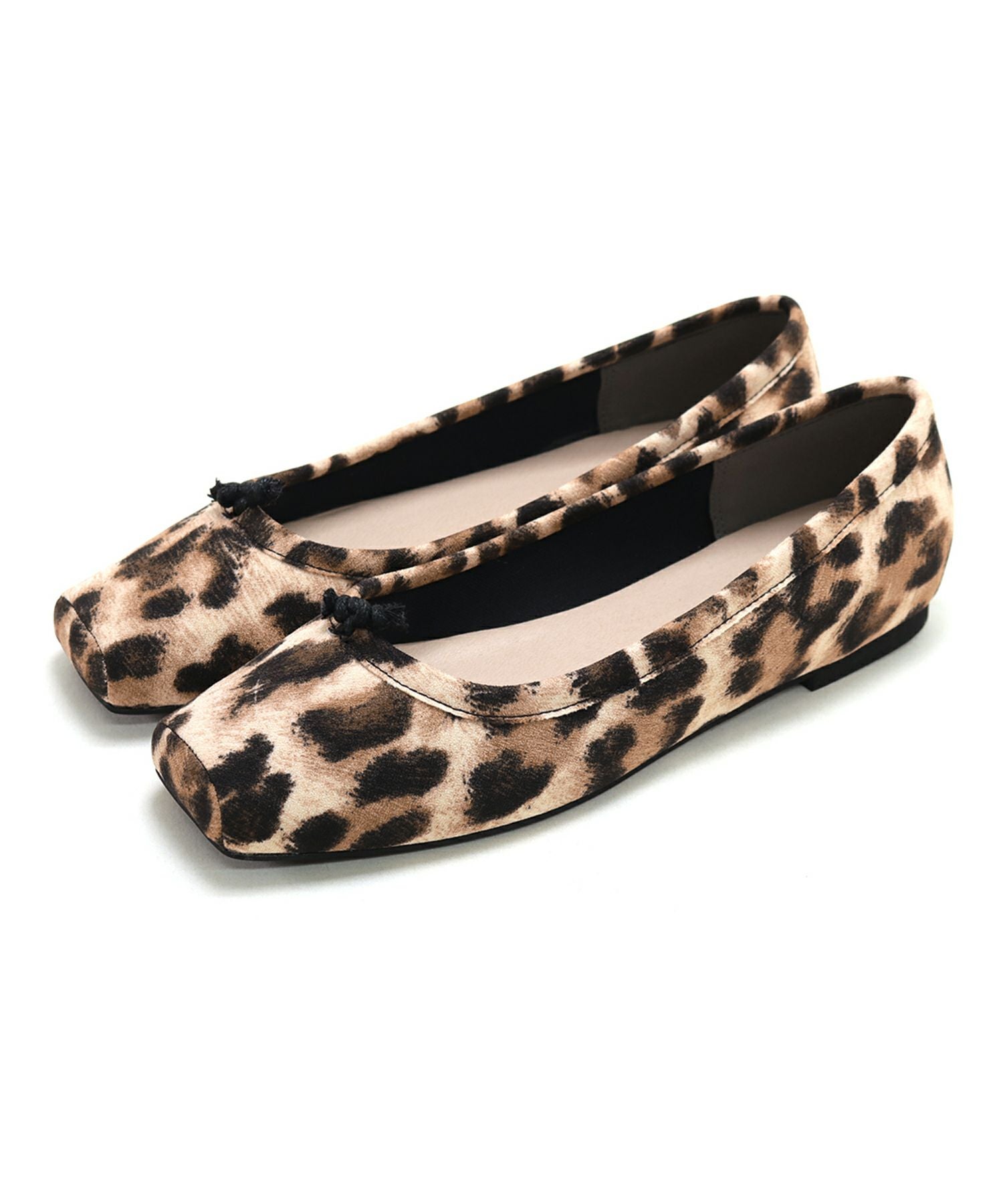 グロッシーサテンのスクエアトゥバレエシューズパンプス