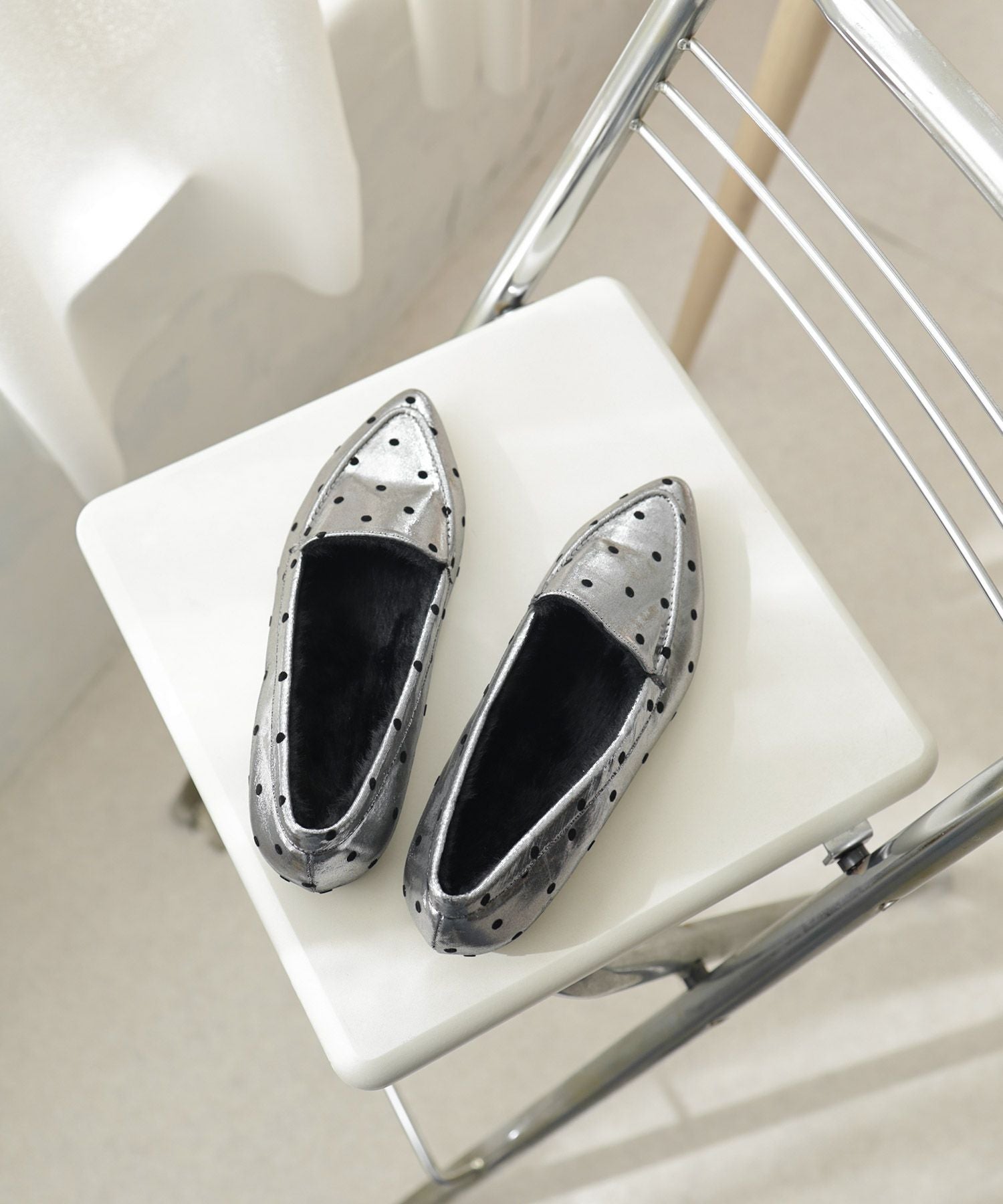 インナーファーのポインテッドトゥすっきり見えモカシンフラットシューズパンプス