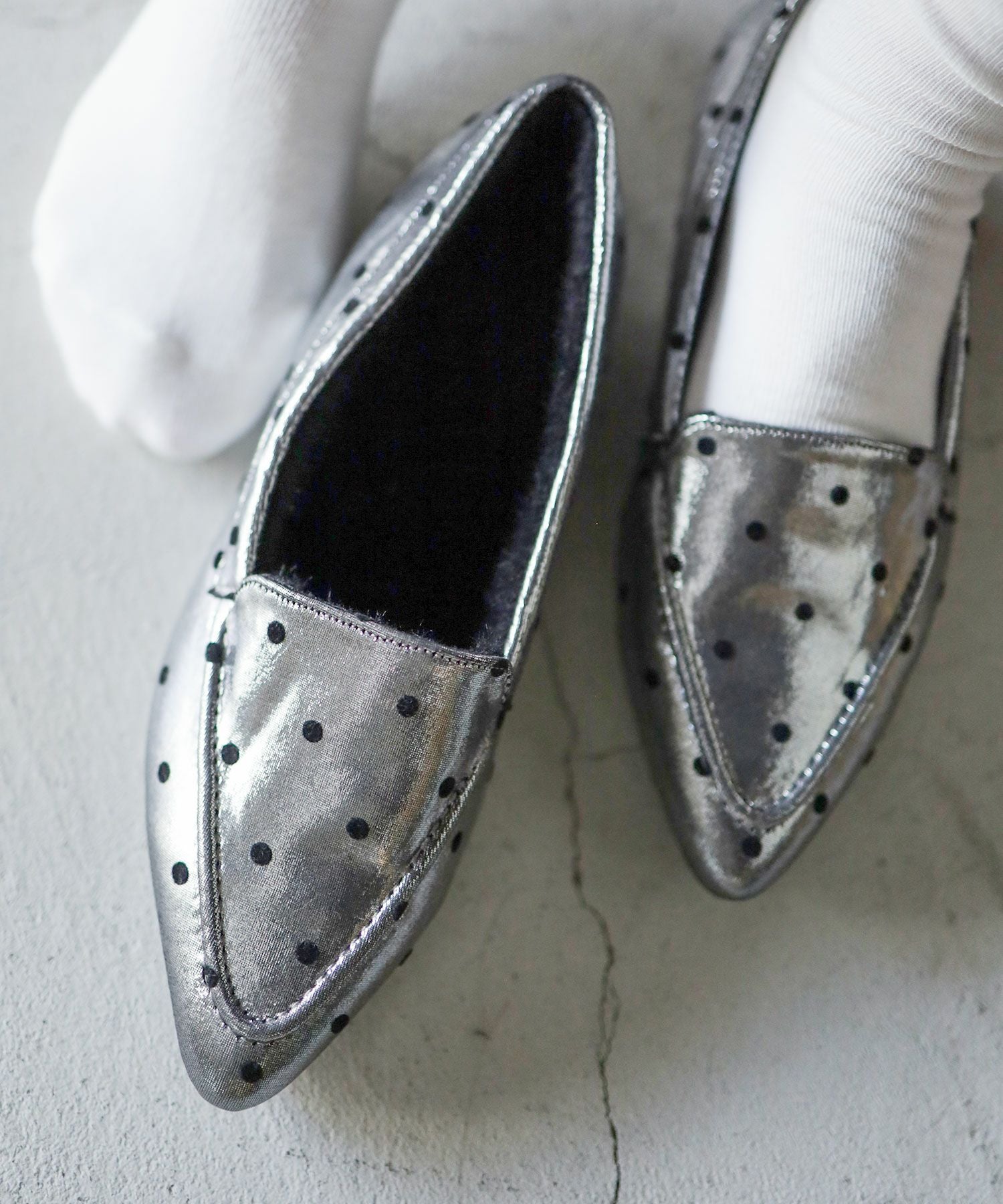 インナーファーのポインテッドトゥすっきり見えモカシンフラットシューズパンプス