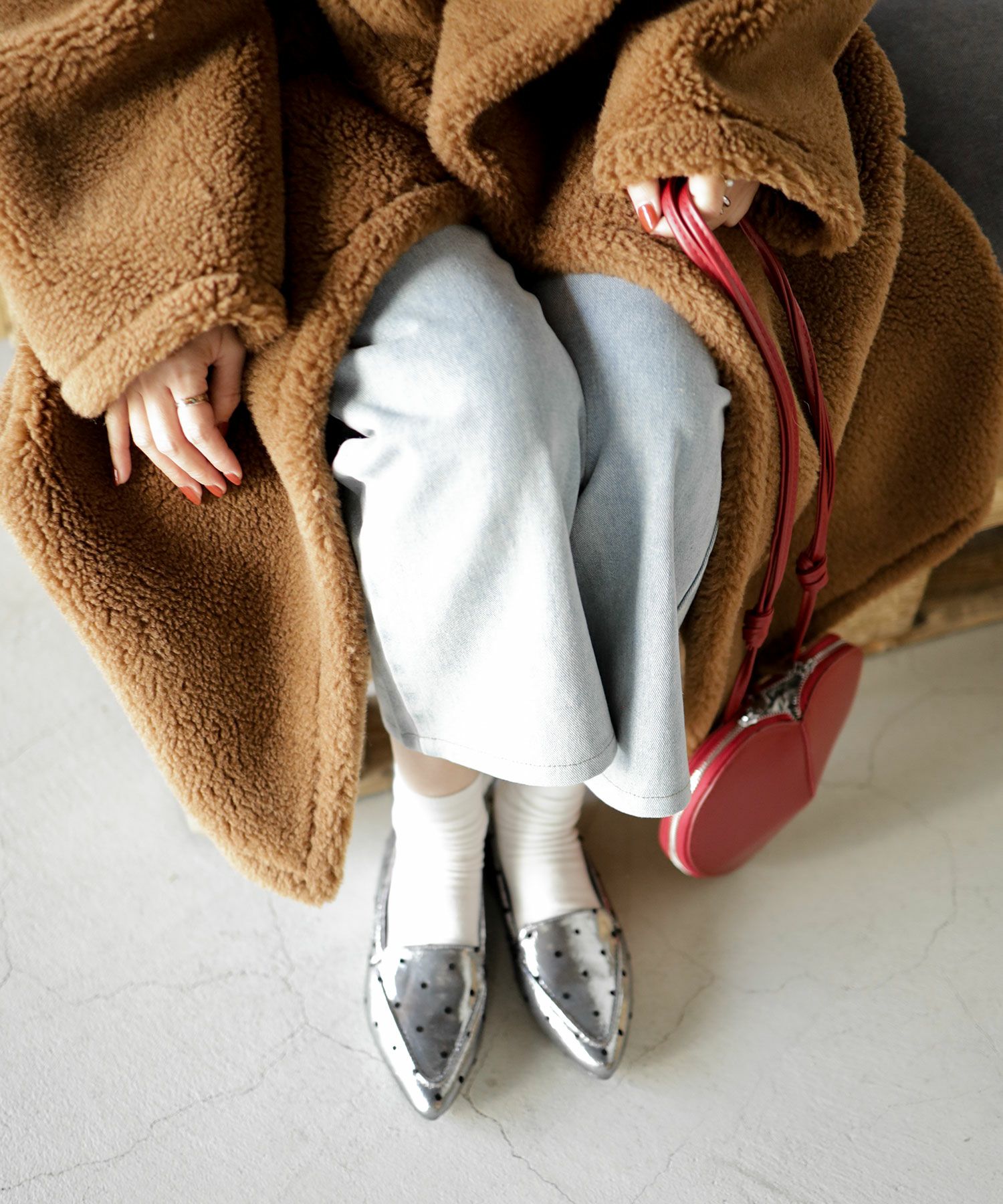 インナーファーのポインテッドトゥすっきり見えモカシンフラットシューズパンプス