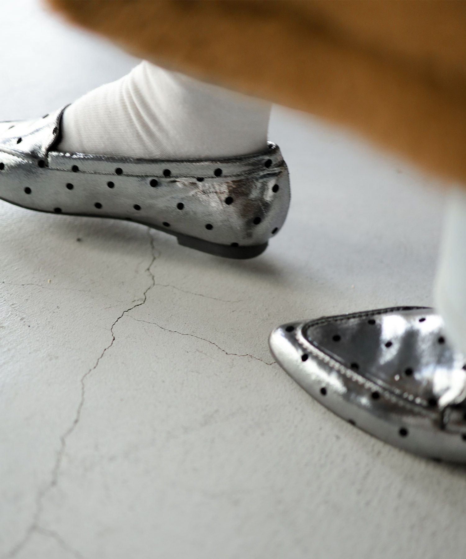 インナーファーのポインテッドトゥすっきり見えモカシンフラットシューズパンプス