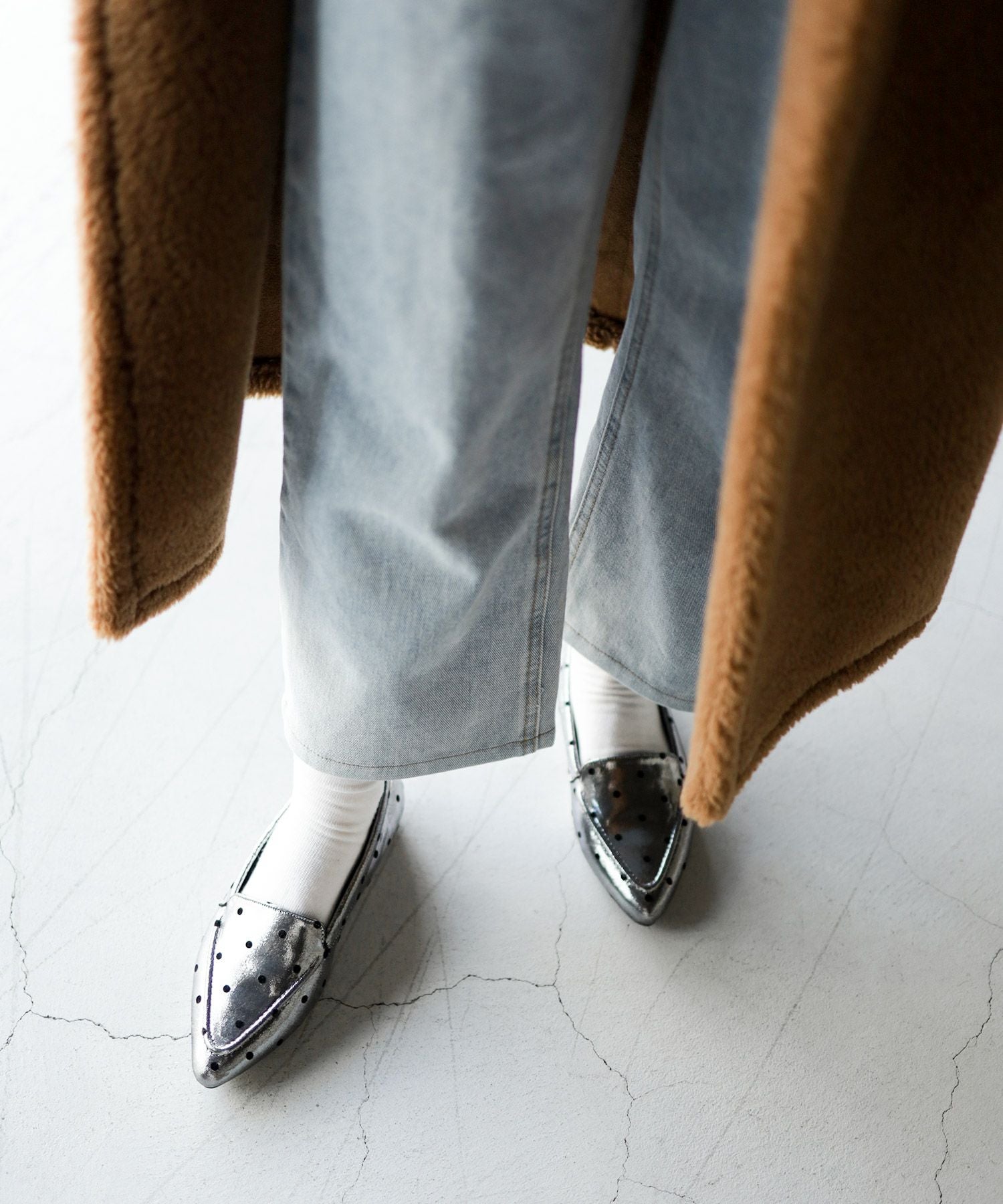 インナーファーのポインテッドトゥすっきり見えモカシンフラットシューズパンプス