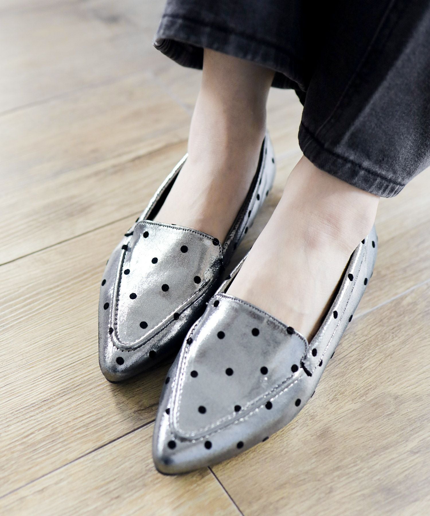 インナーファーのポインテッドトゥすっきり見えモカシンフラットシューズパンプス