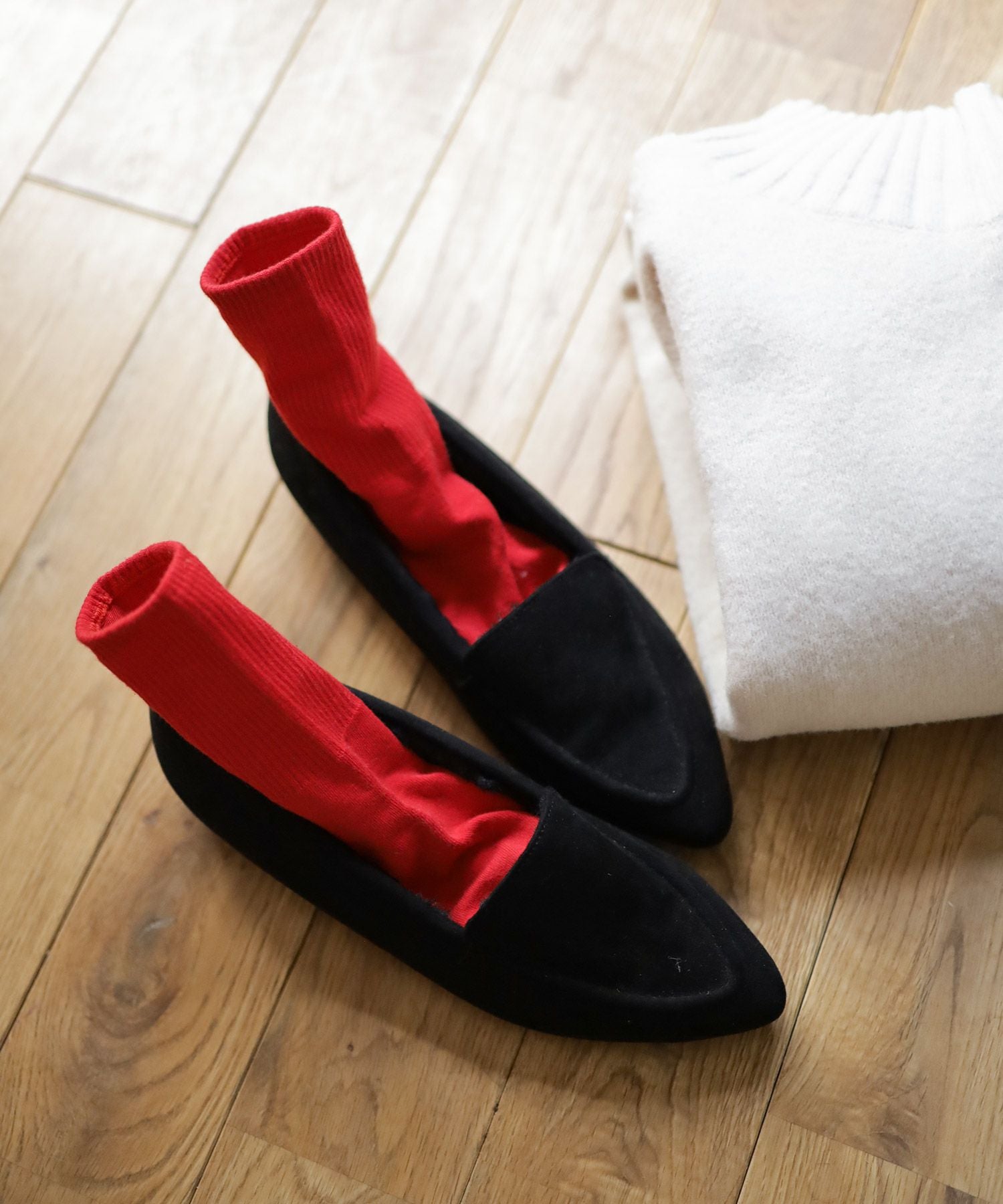 インナーファーのポインテッドトゥすっきり見えモカシンフラットシューズパンプス