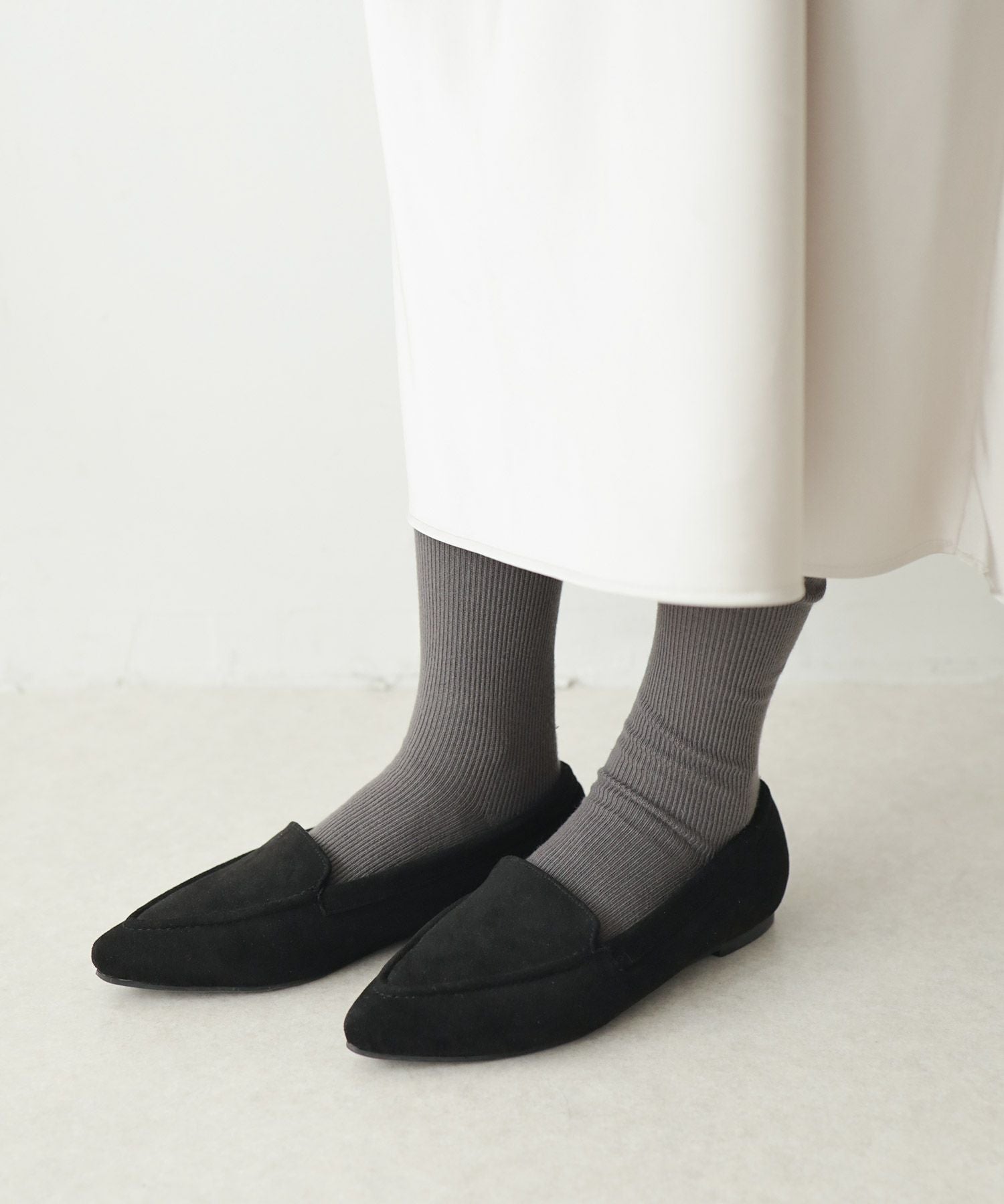 インナーファーのポインテッドトゥすっきり見えモカシンフラットシューズパンプス