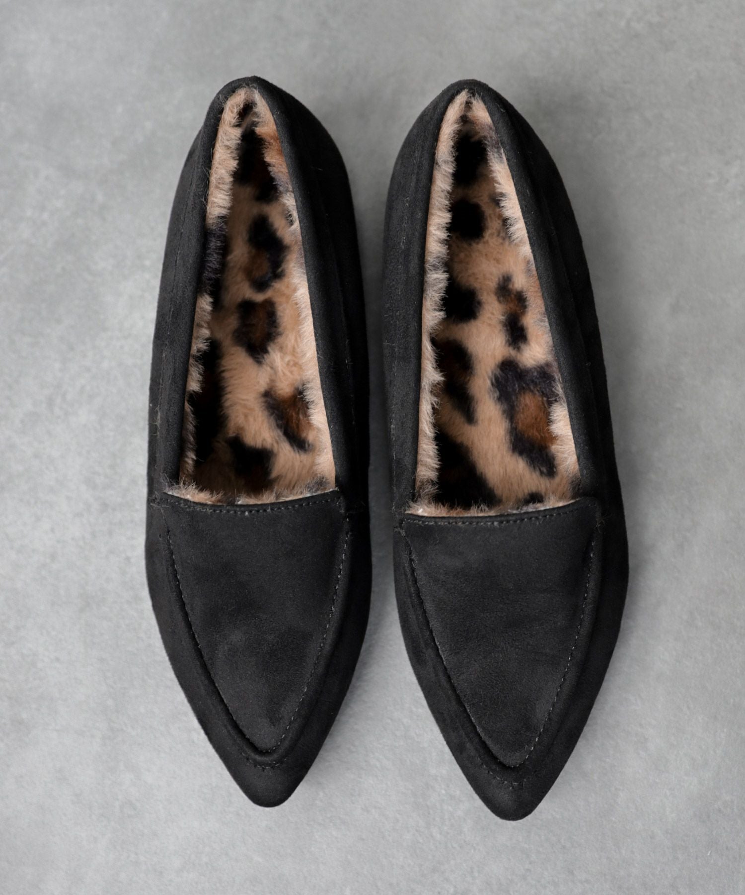 インナーファーのポインテッドトゥすっきり見えモカシンフラットシューズパンプス