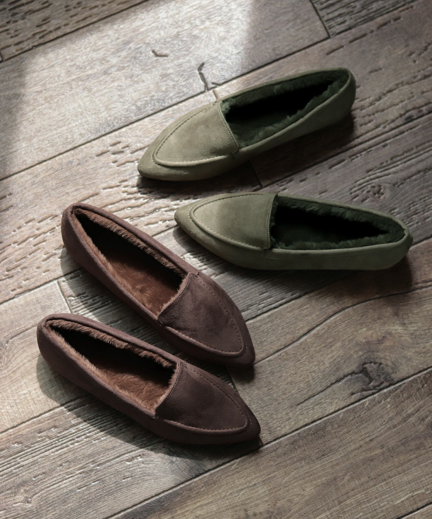 インナーファーのポインテッドトゥすっきり見えモカシンフラットシューズパンプス