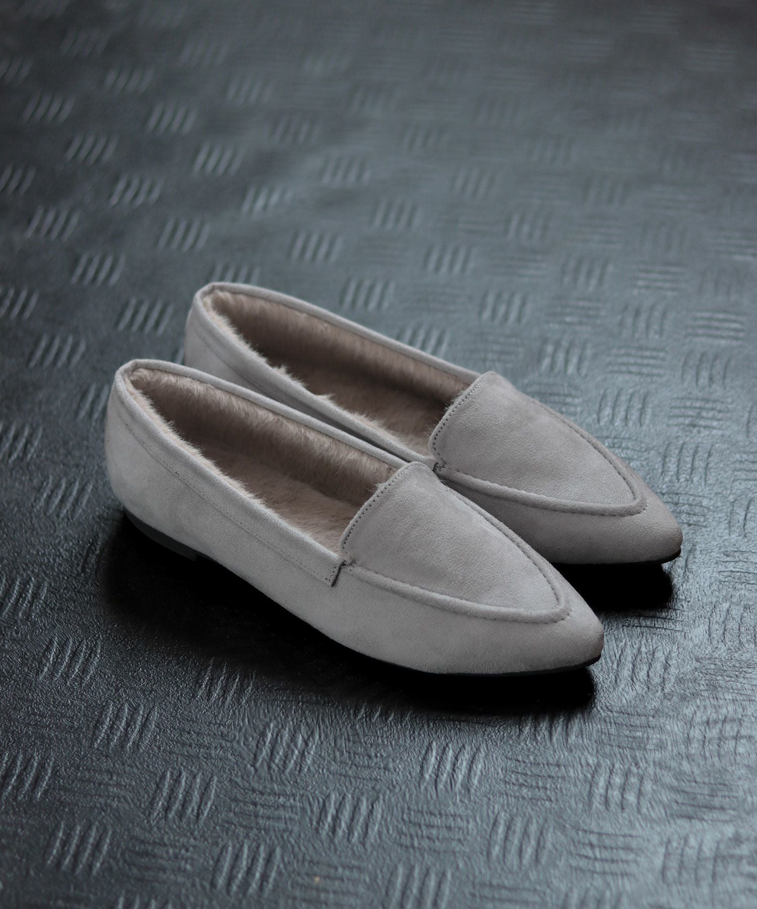 インナーファーのポインテッドトゥすっきり見えモカシンフラットシューズパンプス