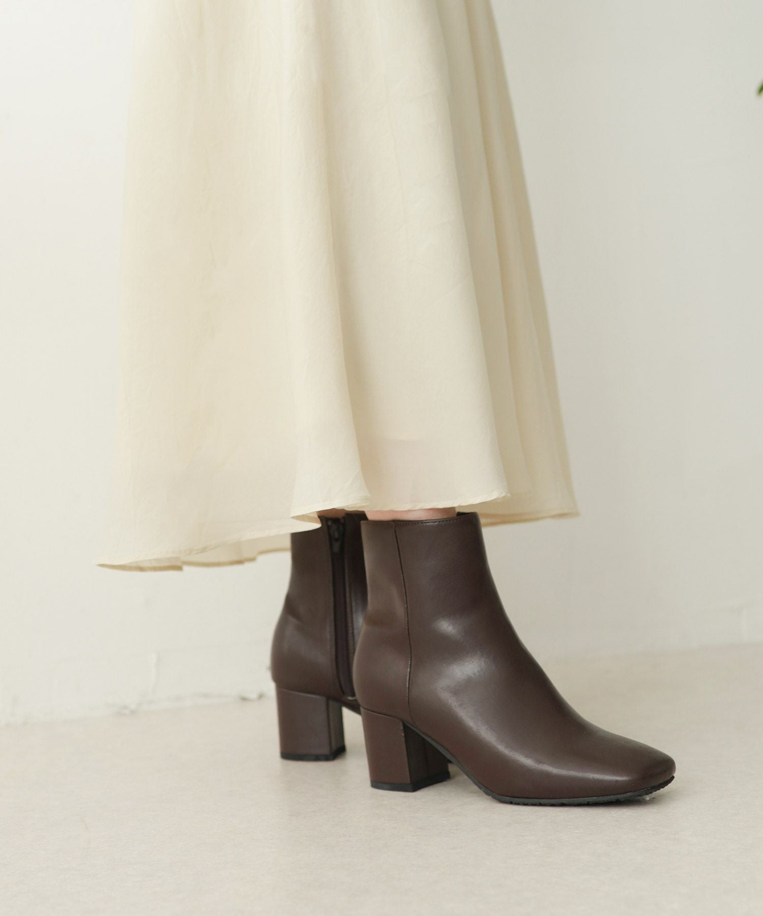 インナーファーであったかスクエアトゥチャンキーヒールショートブーツ