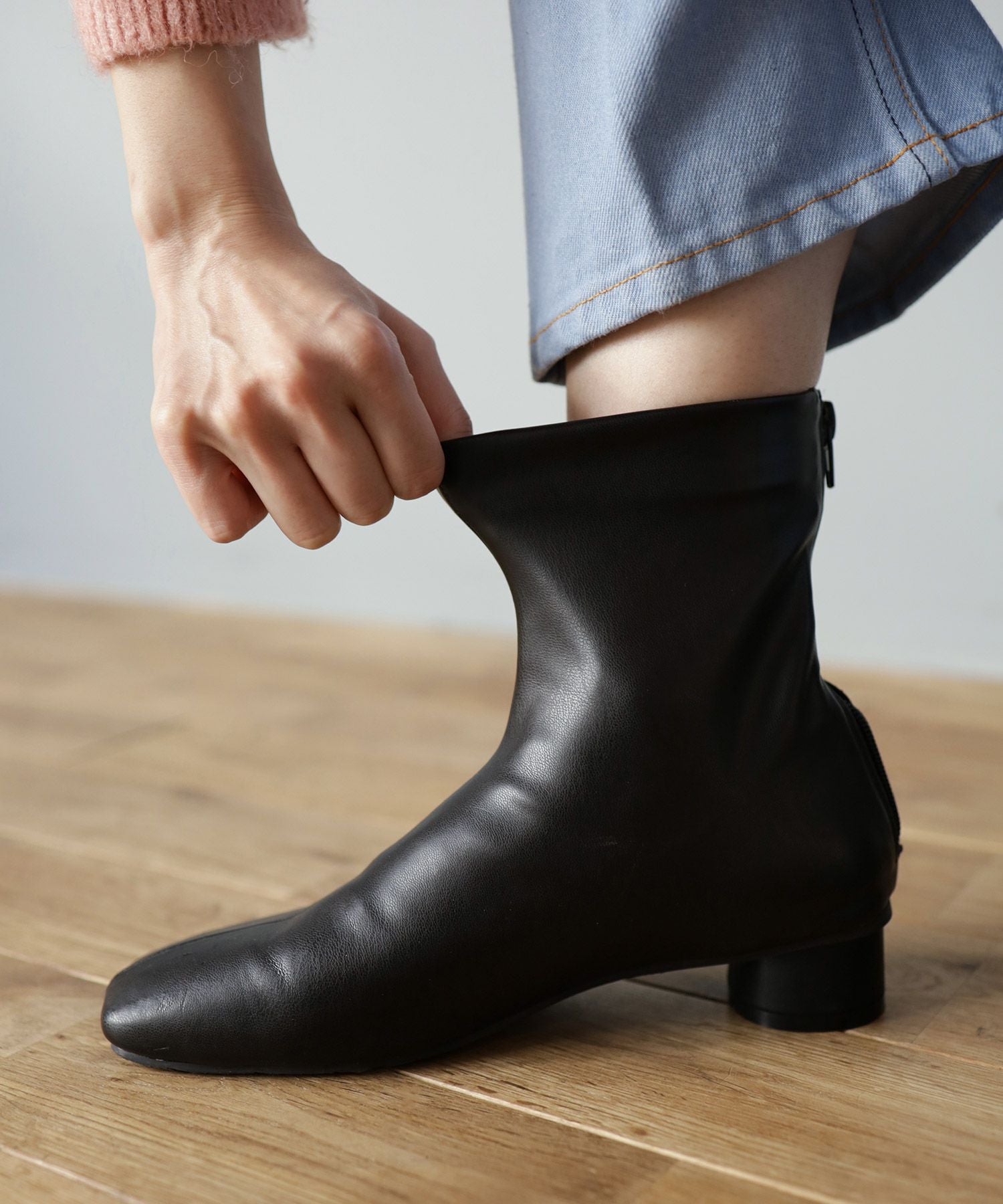 ローヒールスリムストレッチショートブーツ