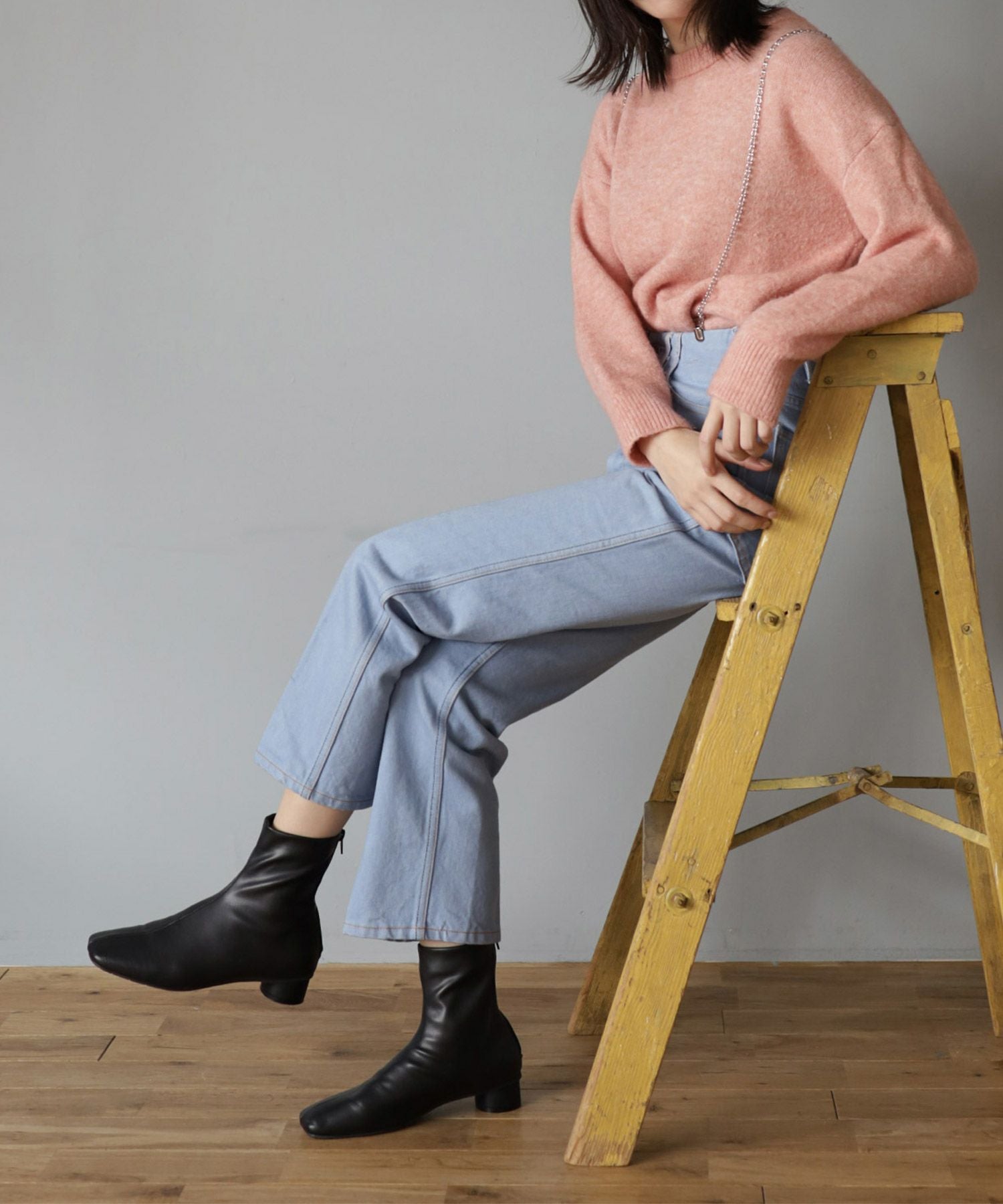 ローヒールスリムストレッチショートブーツ