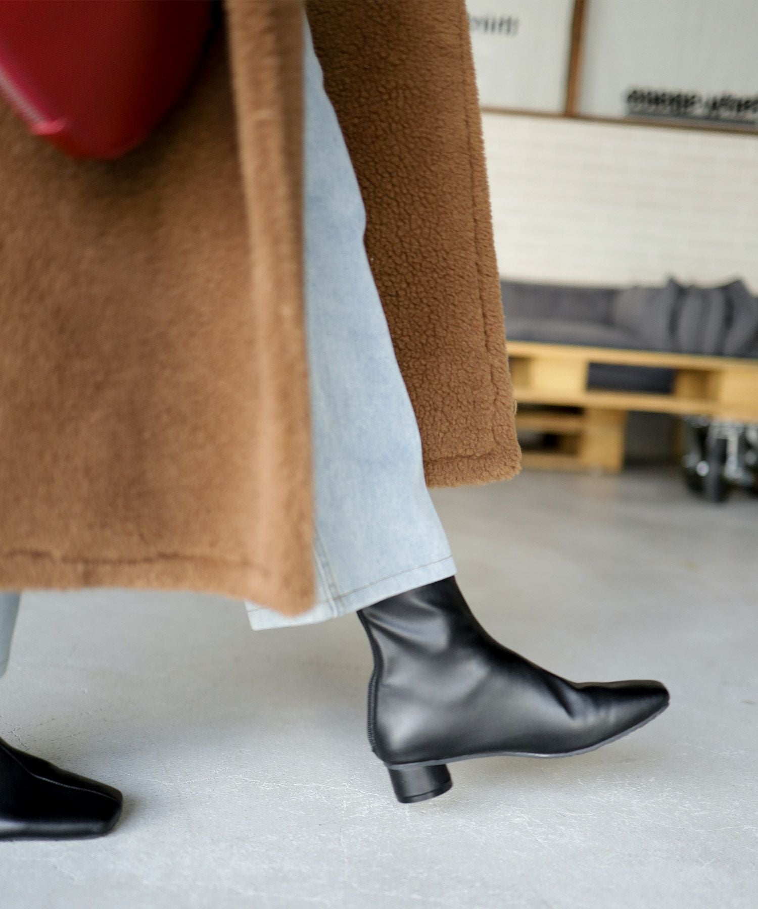 ローヒールスリムストレッチショートブーツ