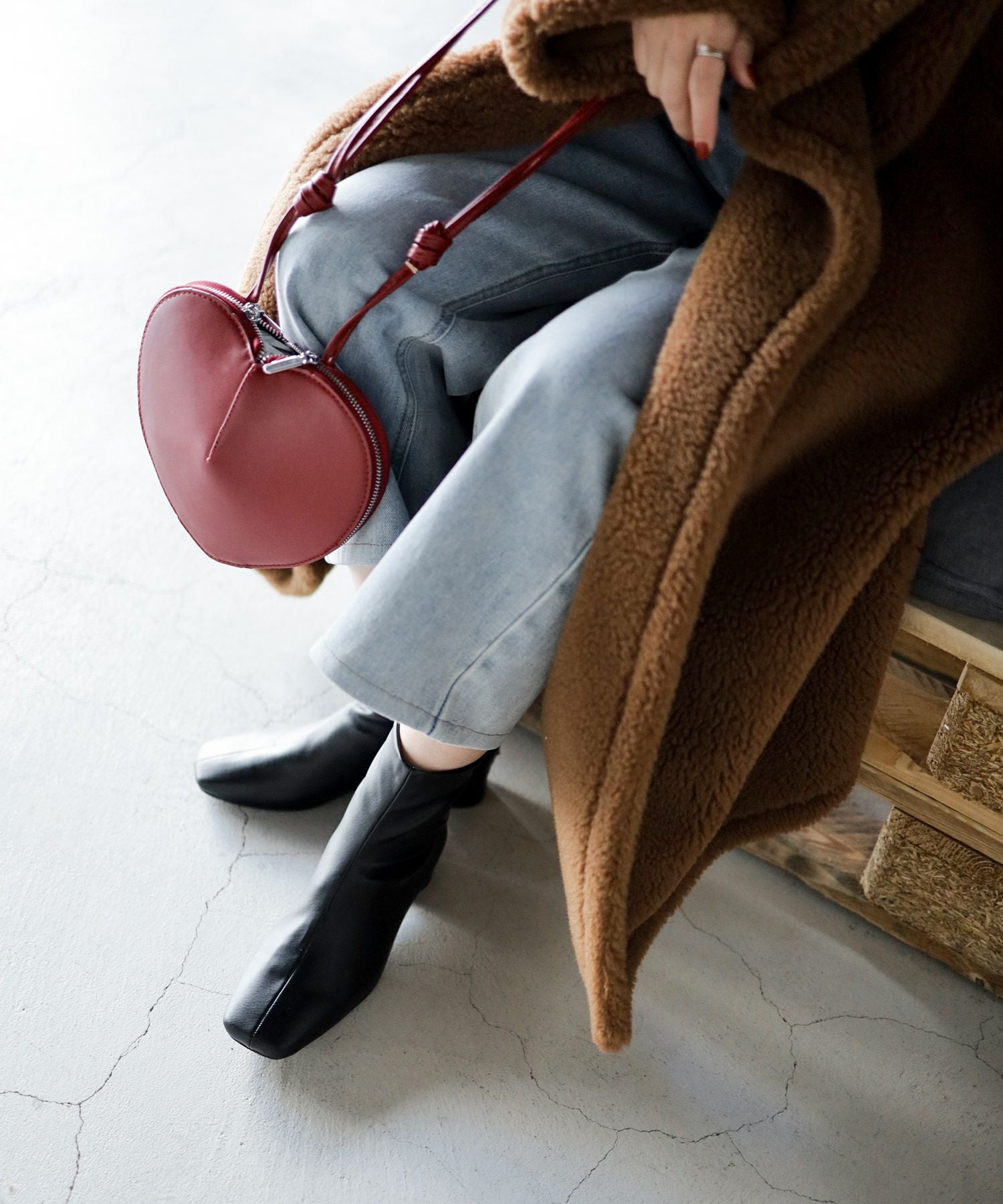 ローヒールスリムストレッチショートブーツ