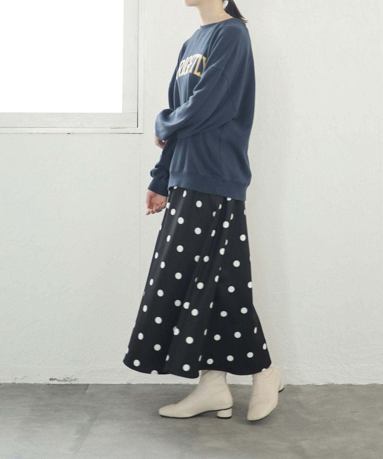 ローヒールスリムストレッチショートブーツ