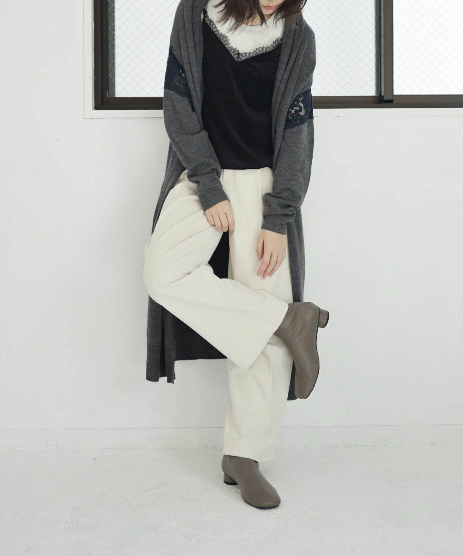 ローヒールスリムストレッチショートブーツ