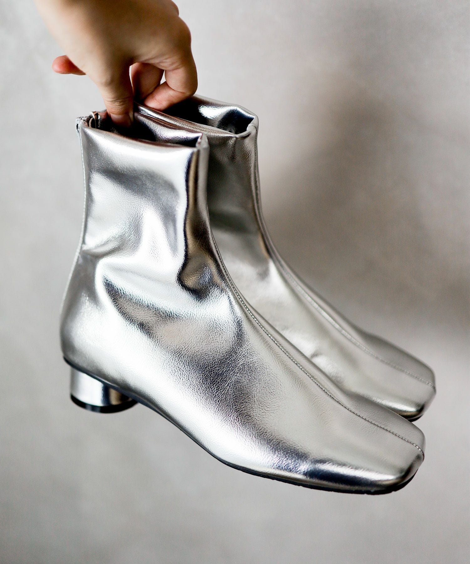 ローヒールスリムストレッチショートブーツ