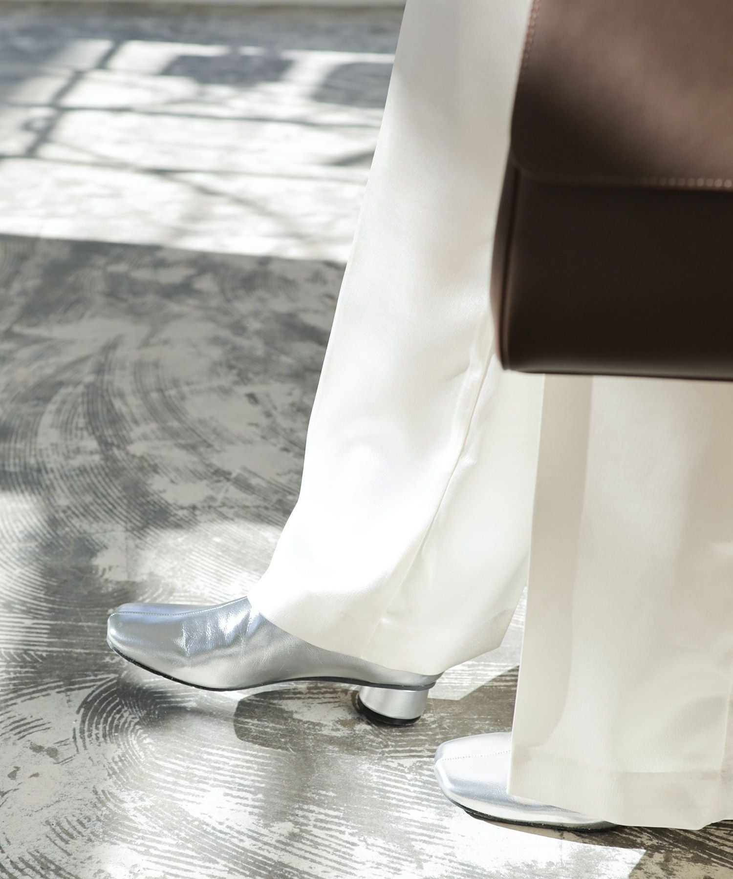 ローヒールスリムストレッチショートブーツ