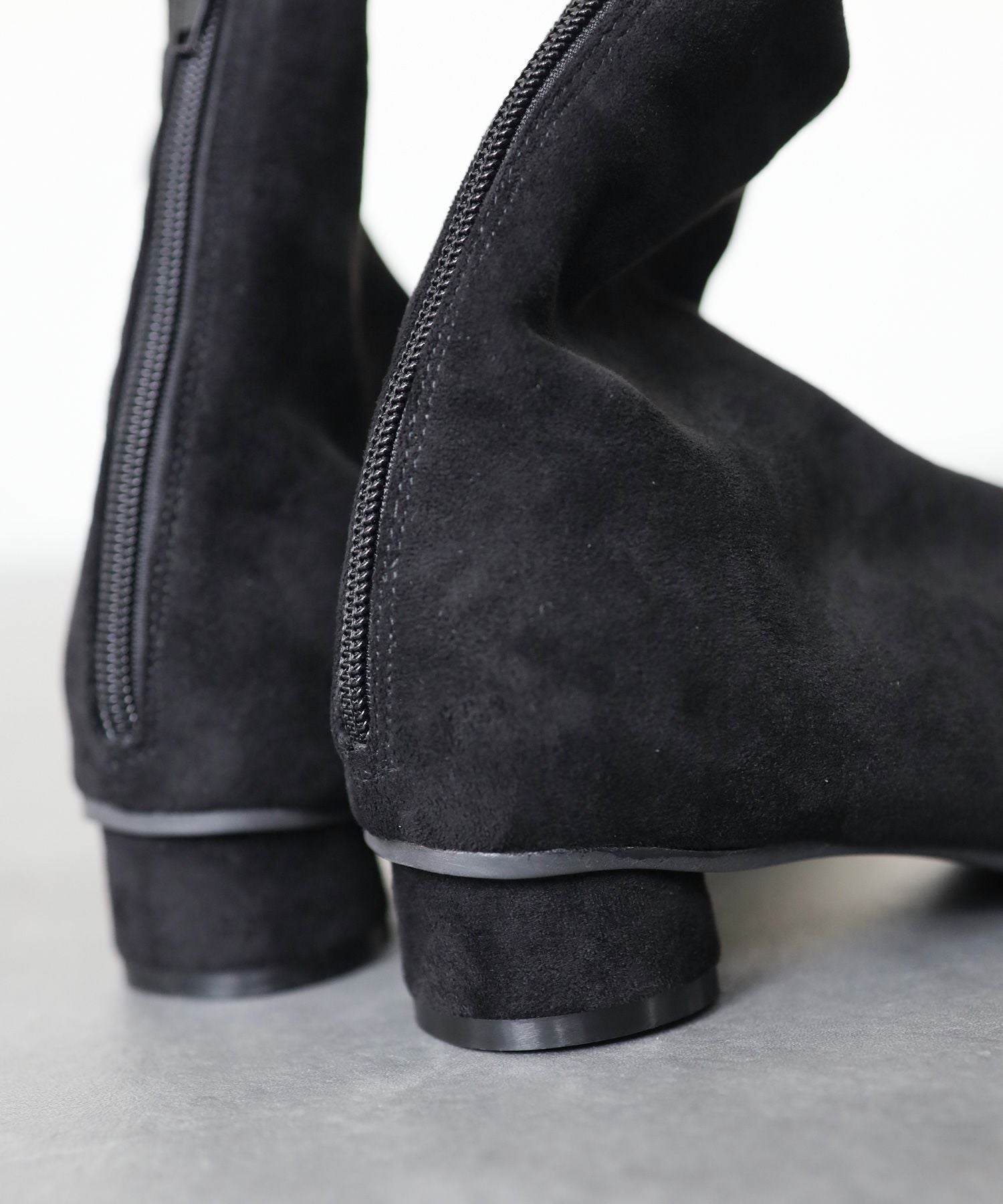 ローヒールスリムストレッチショートブーツ