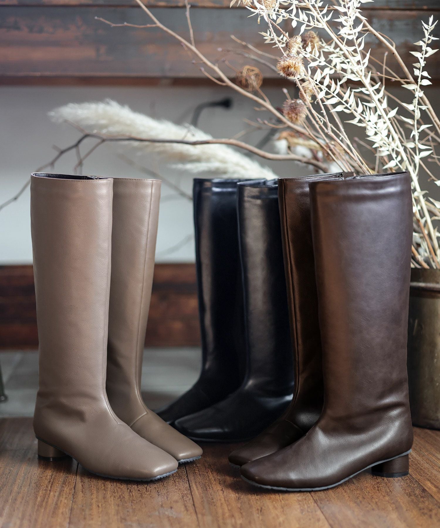 スクエアトゥのローヒールロングブーツ