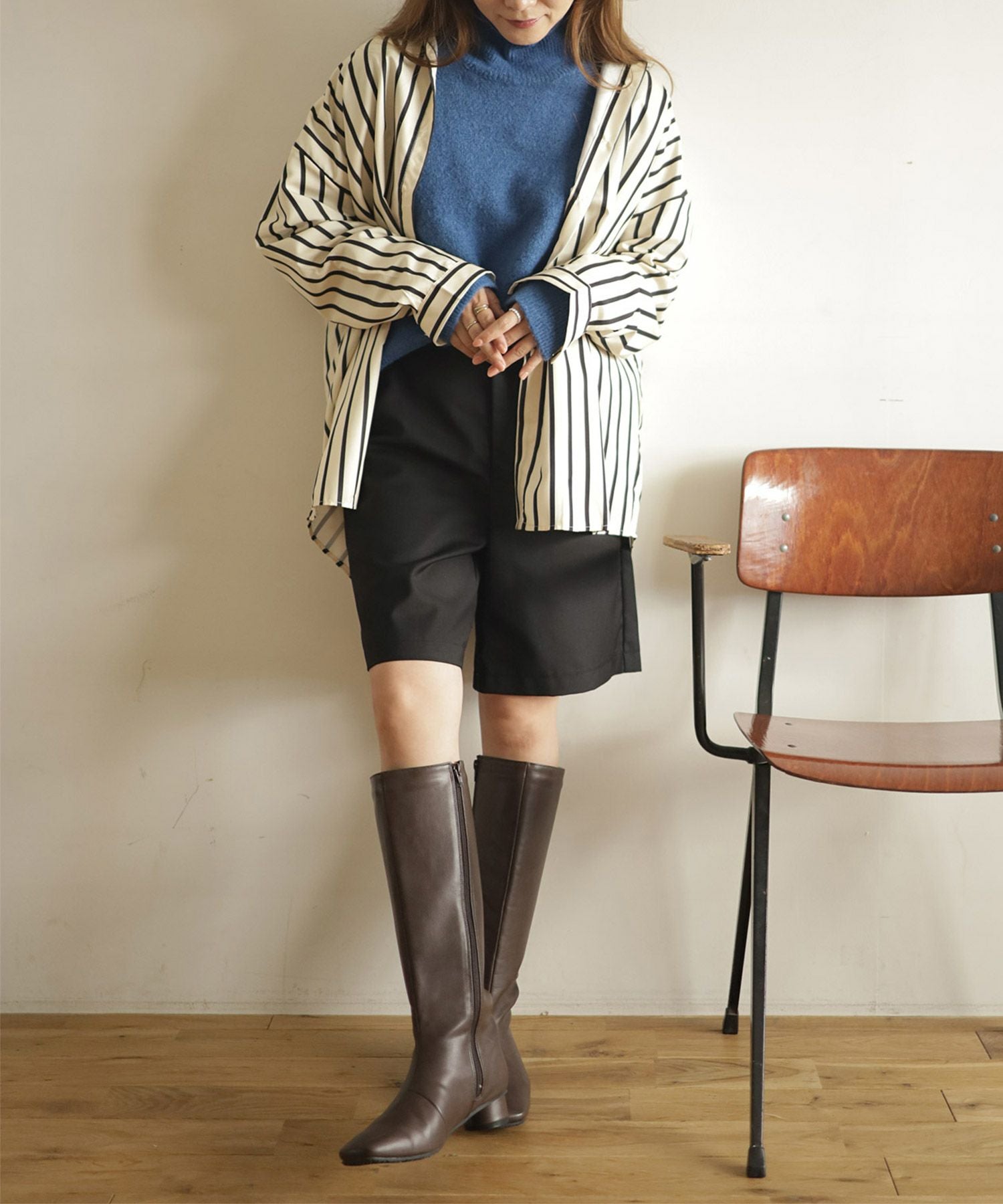 スクエアトゥのローヒールロングブーツ