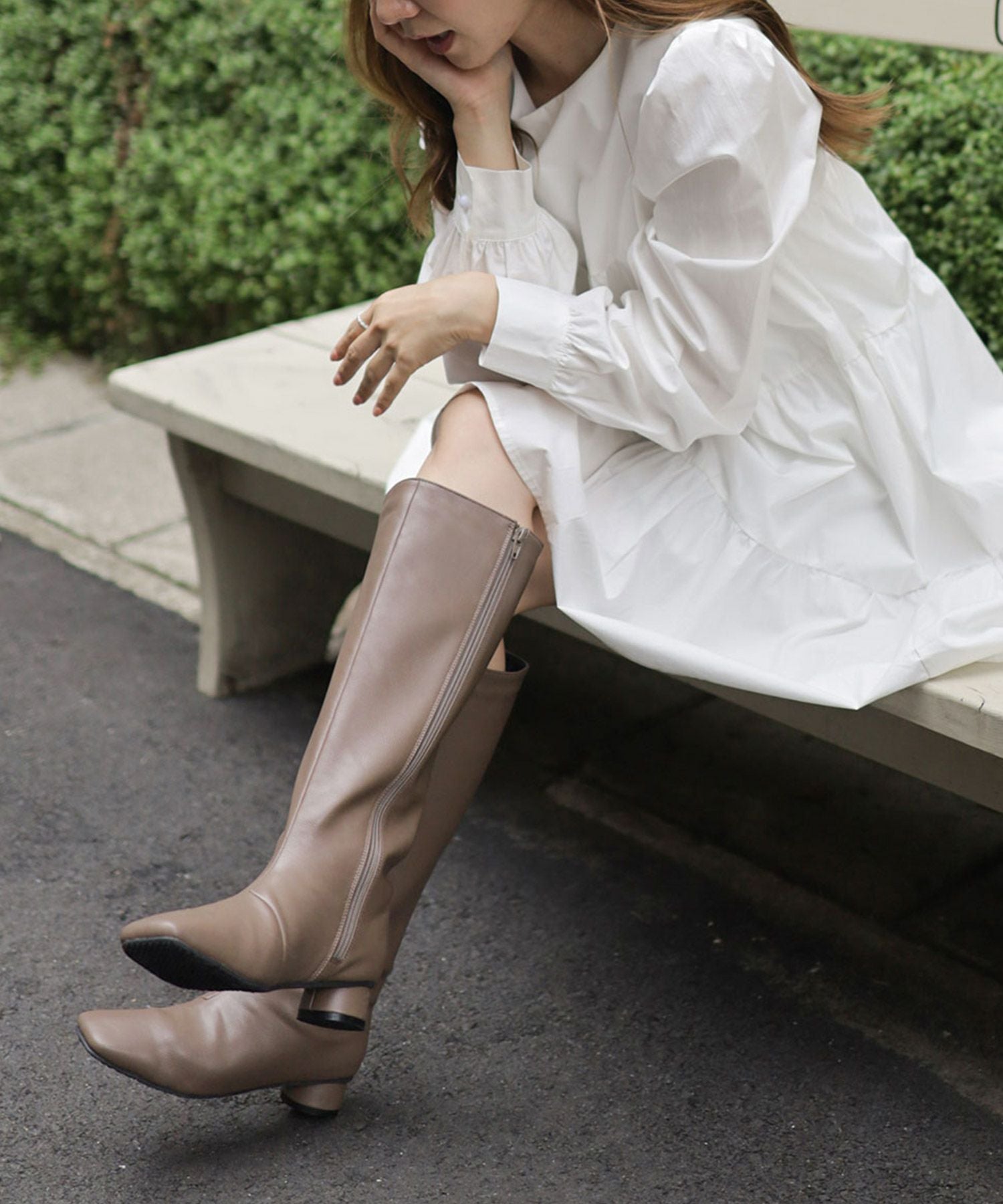 スクエアトゥのローヒールロングブーツ