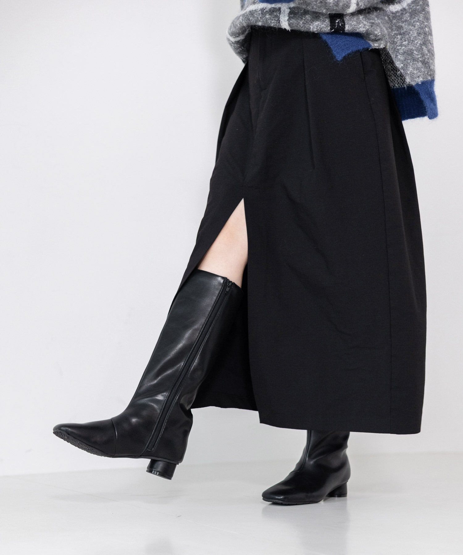 スクエアトゥのローヒールロングブーツ ▲返品不可