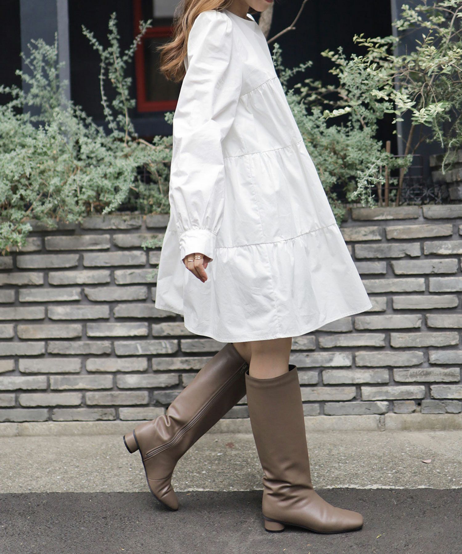 スクエアトゥのローヒールロングブーツ