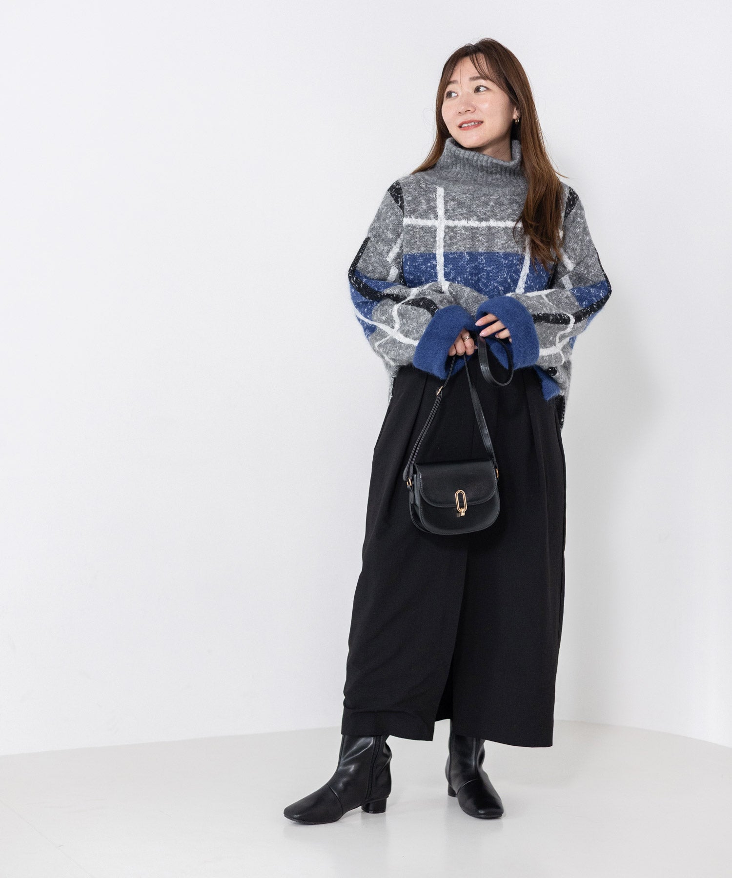 スクエアトゥのローヒールロングブーツ ▲返品不可