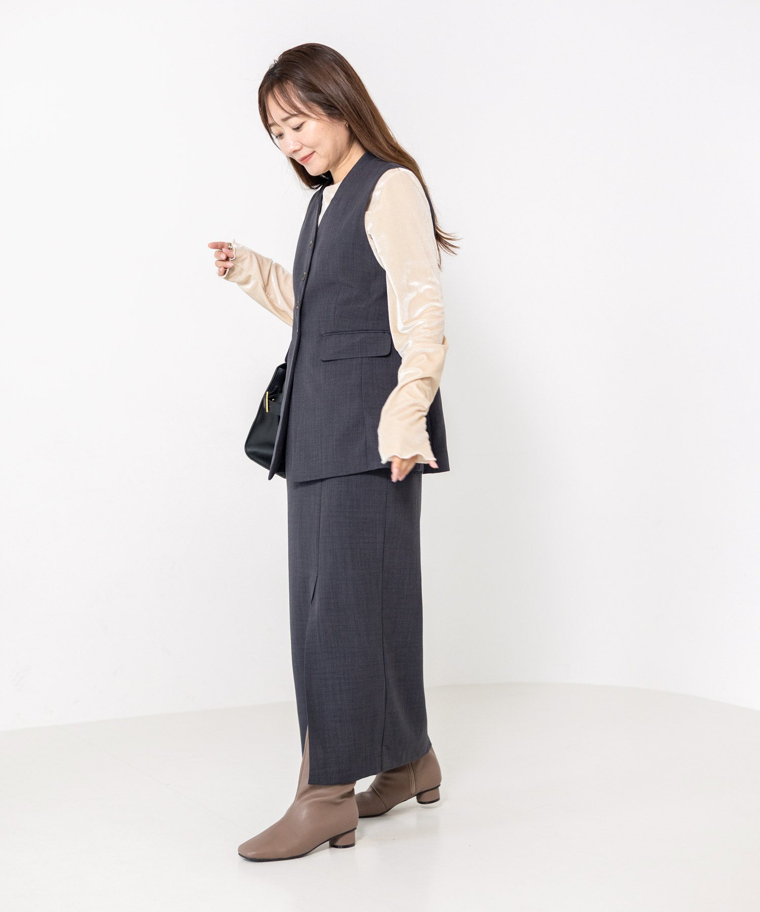 スクエアトゥのローヒールロングブーツ ▲返品不可