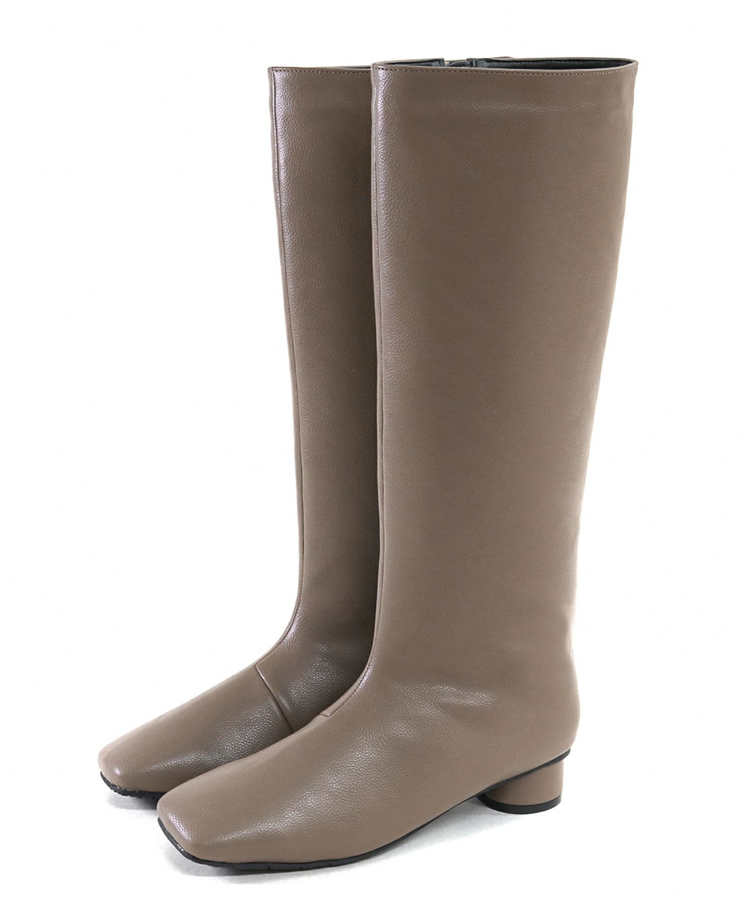 スクエアトゥのローヒールロングブーツ