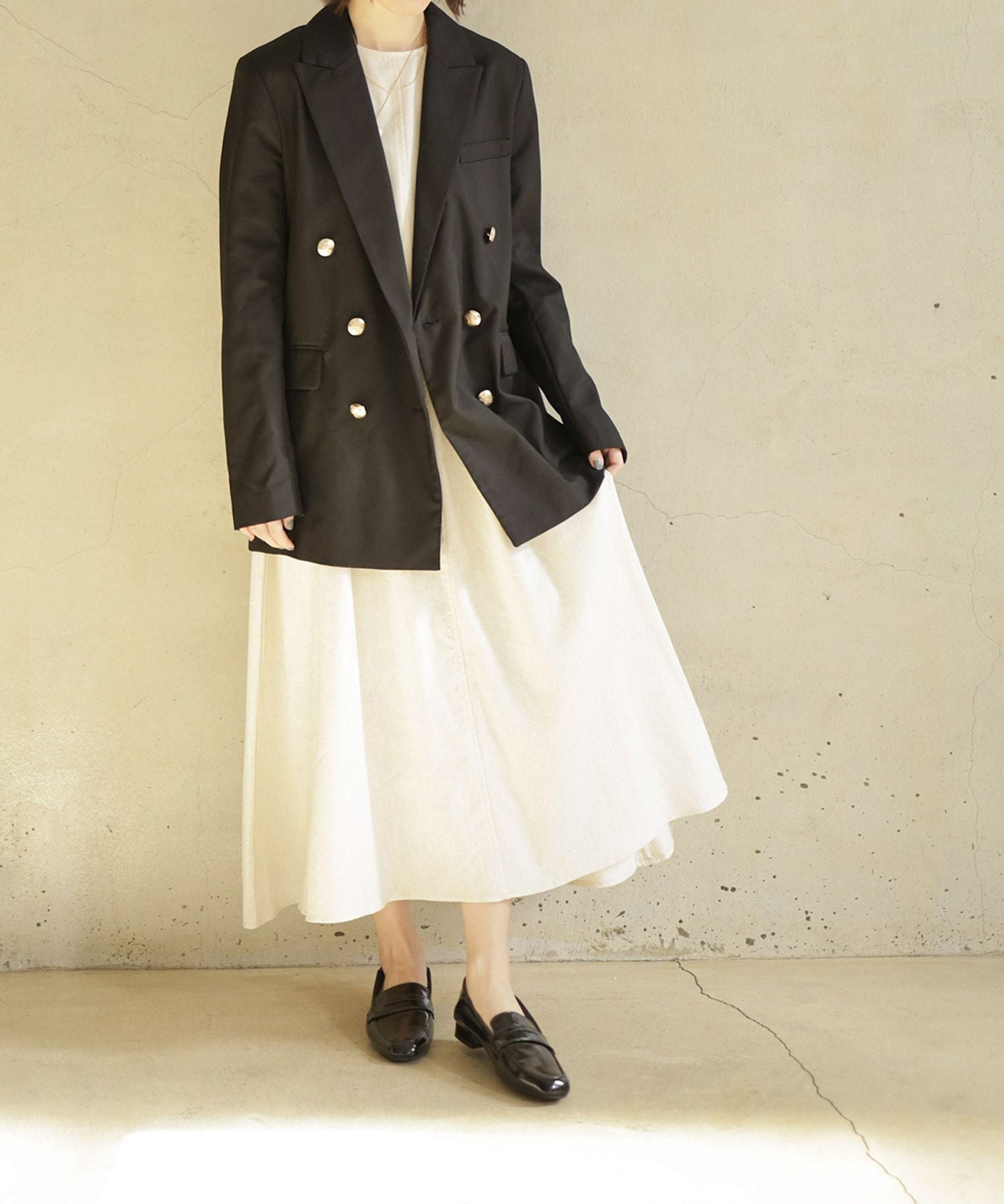 かかとが踏めるバブーシュタイプのスクエアトゥコインローファー