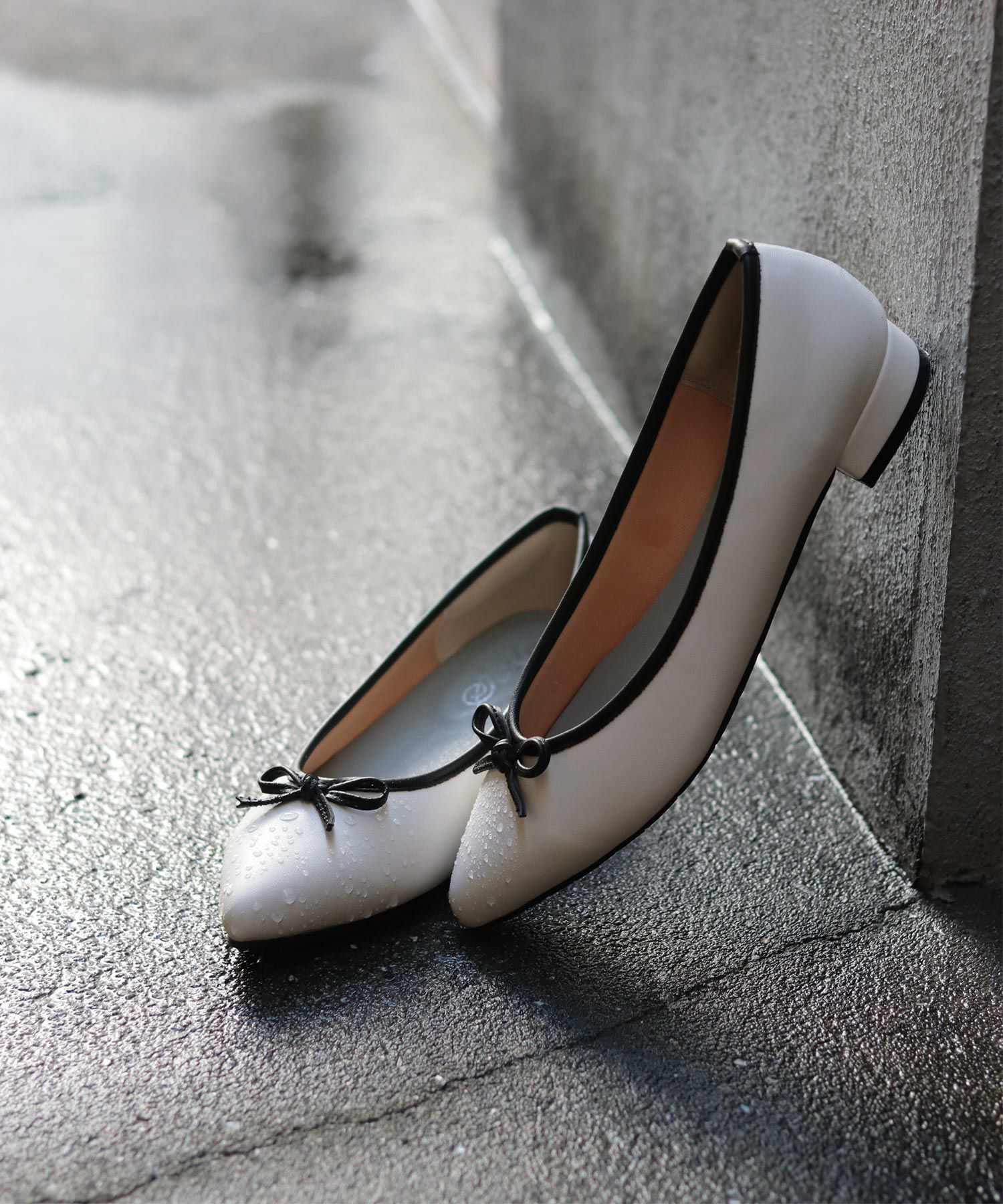 ポインテッドトゥのリボン付きローヒールレインパンプス/レインシューズ