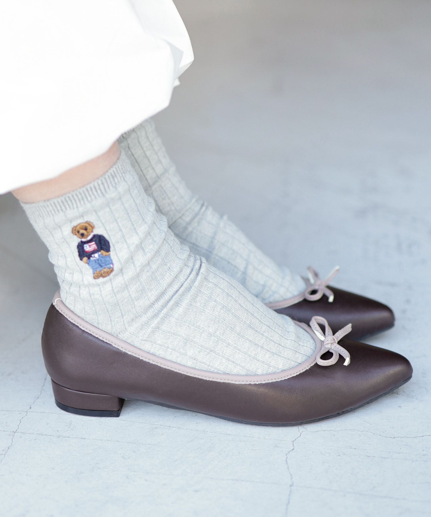 ポインテッドトゥのリボン付きローヒールレインパンプス/レインシューズ