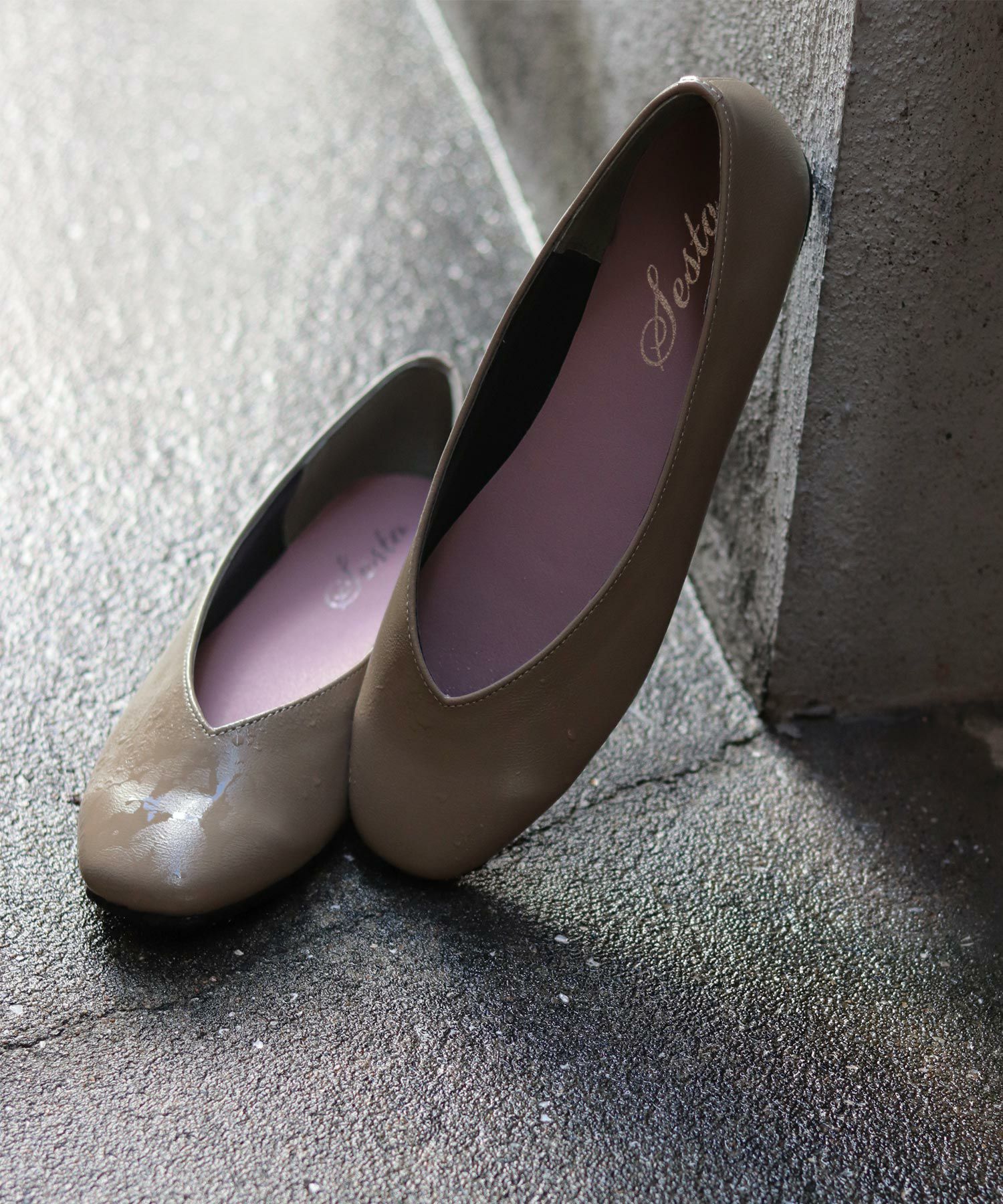 スクエアトゥのVカットフラットパンプス/レインシューズ