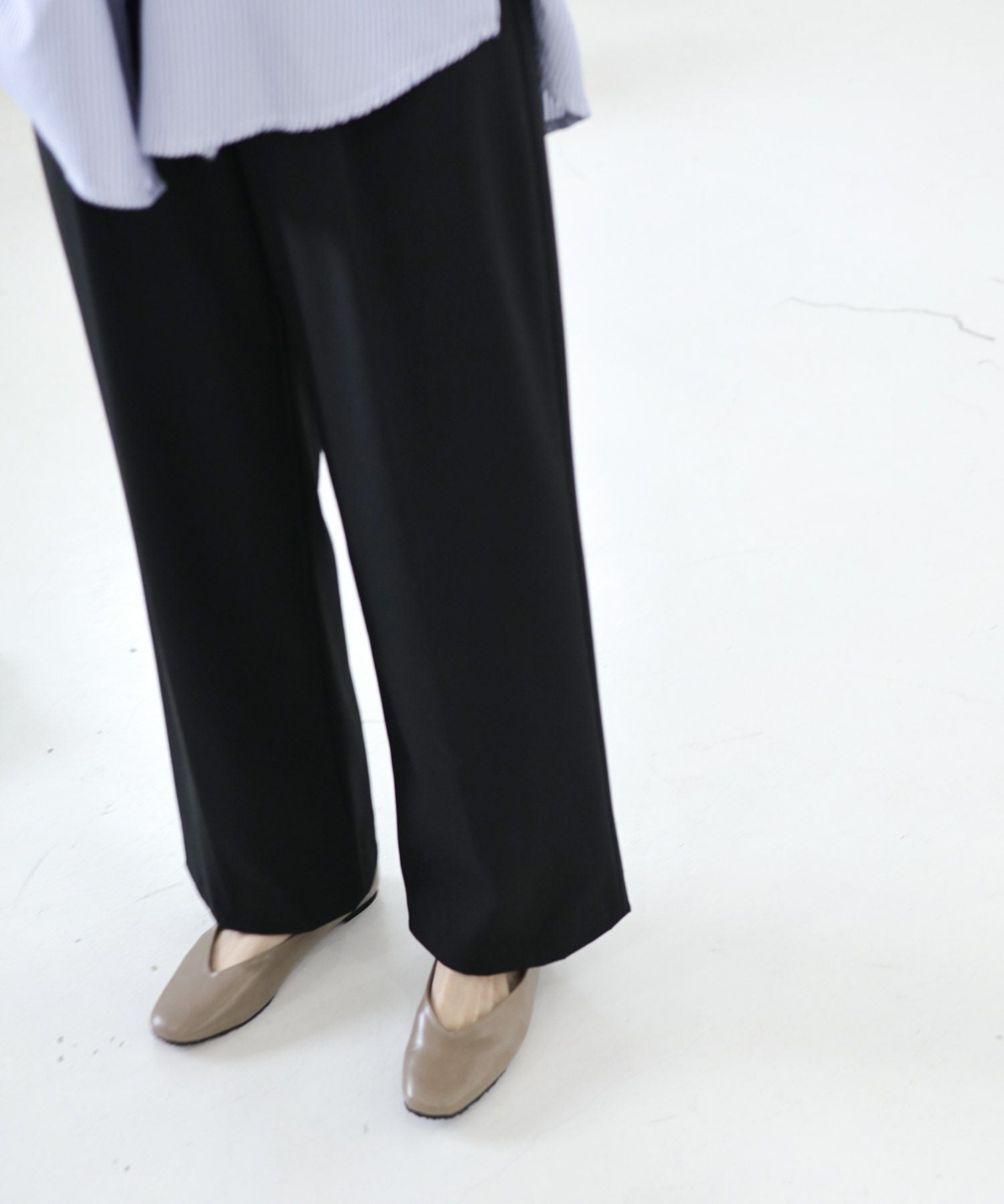 スクエアトゥのVカットフラットパンプス/レインシューズ