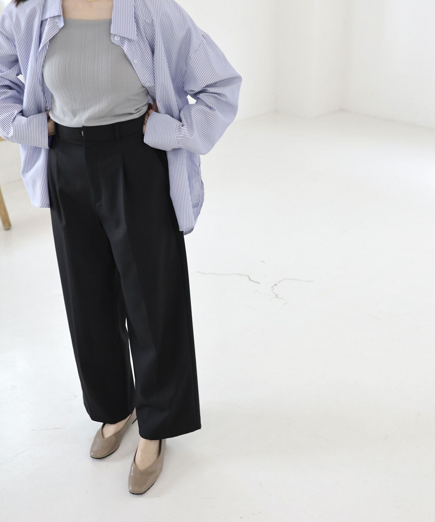 スクエアトゥのVカットフラットパンプス/レインシューズ