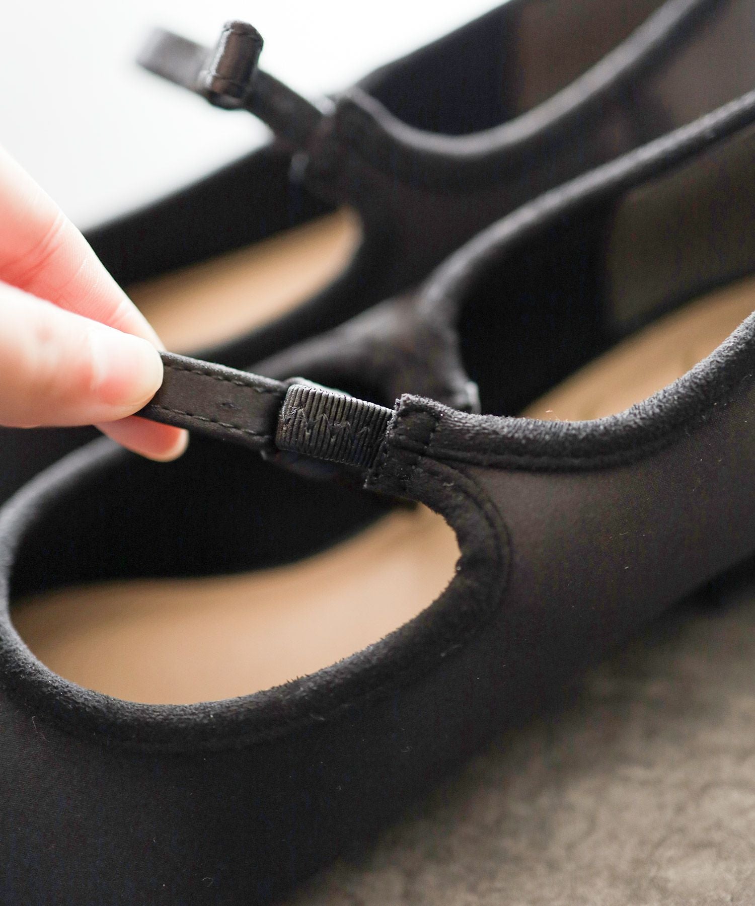 フロッキードットシースルーのリボンストラップローヒールパンプス 一部4月上旬入荷予定