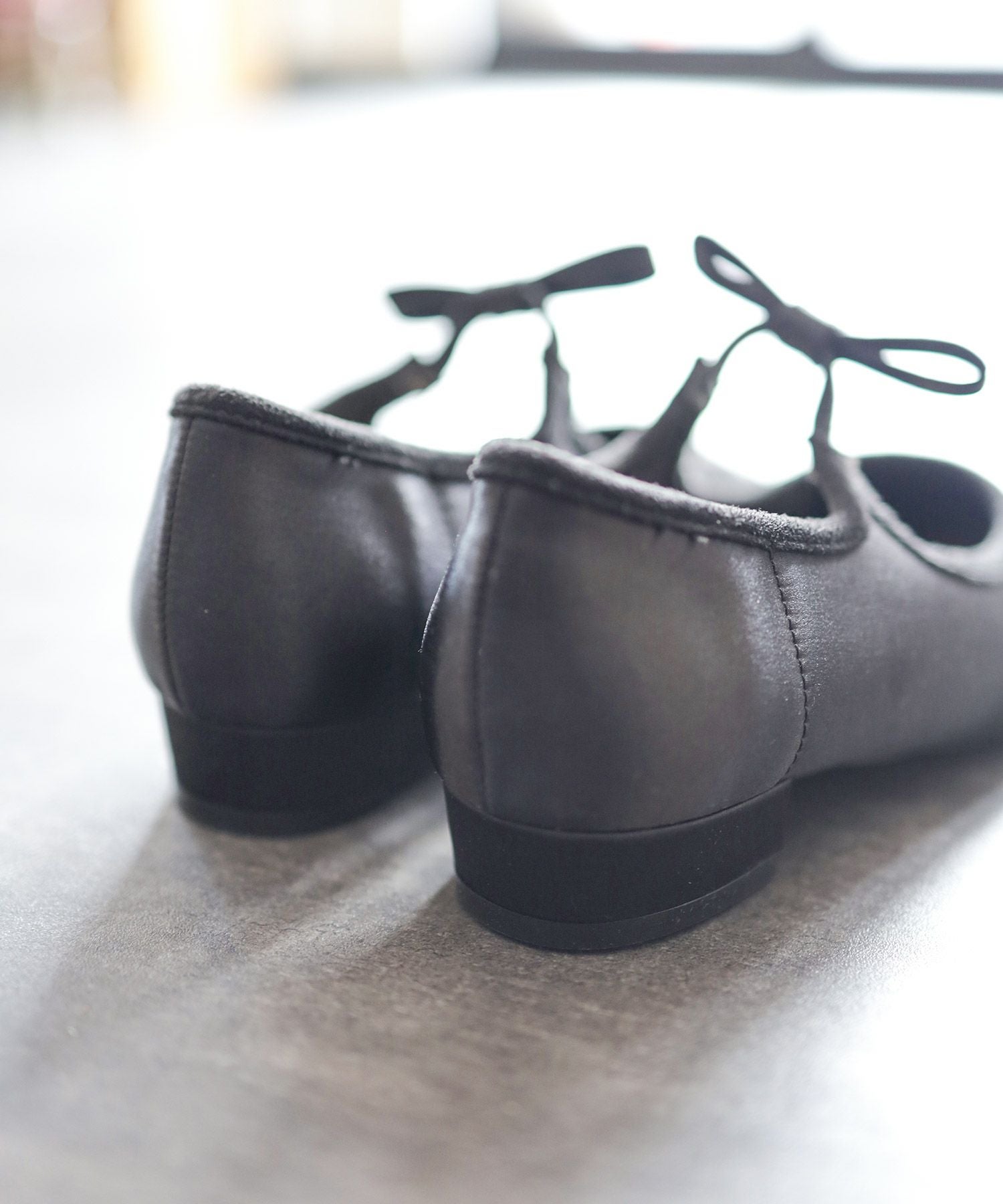 フロッキードットシースルーのリボンストラップローヒールパンプス 一部4月上旬入荷予定