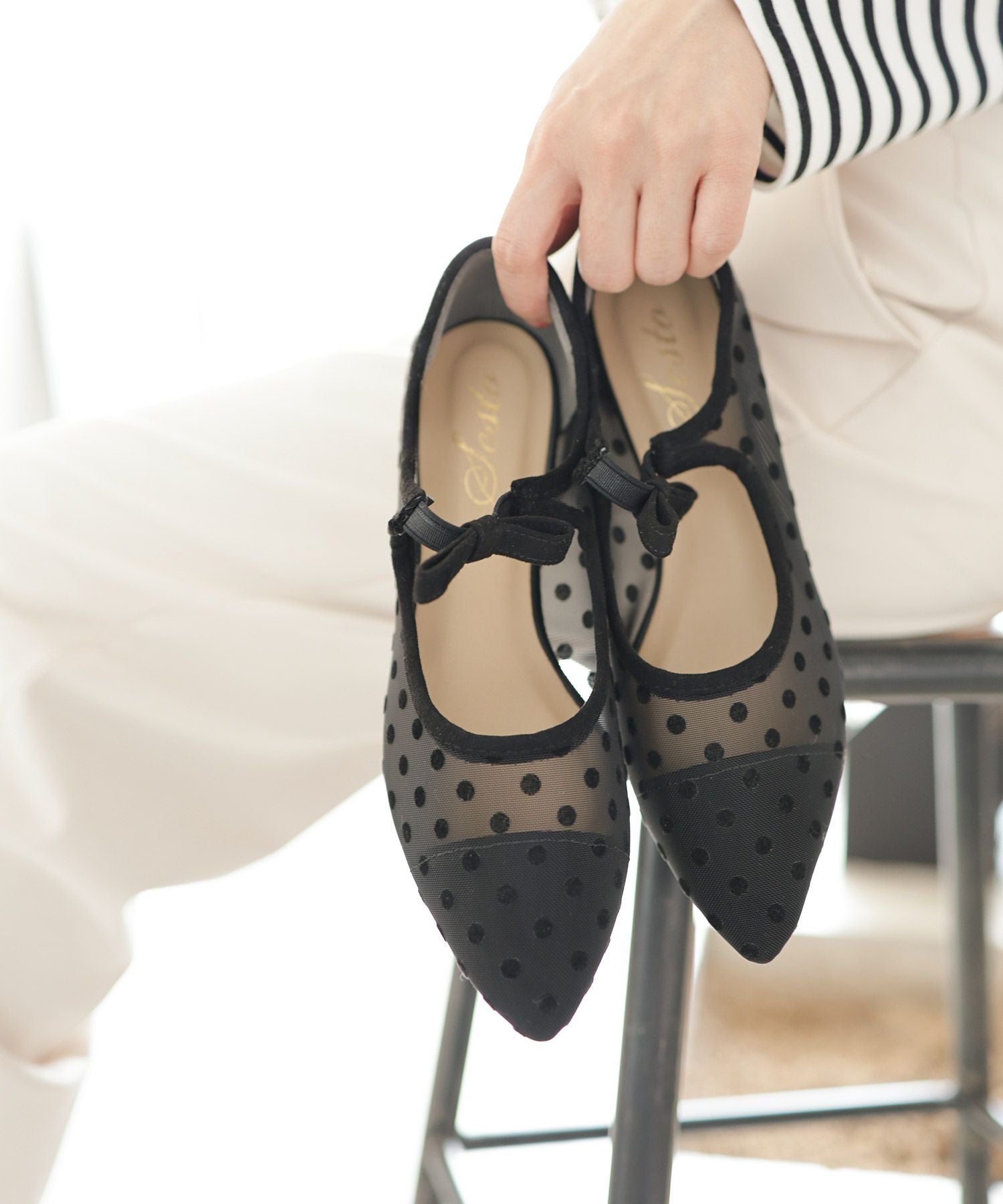 フロッキードットシースルーのリボンストラップローヒールパンプス 一部4月上旬入荷予定