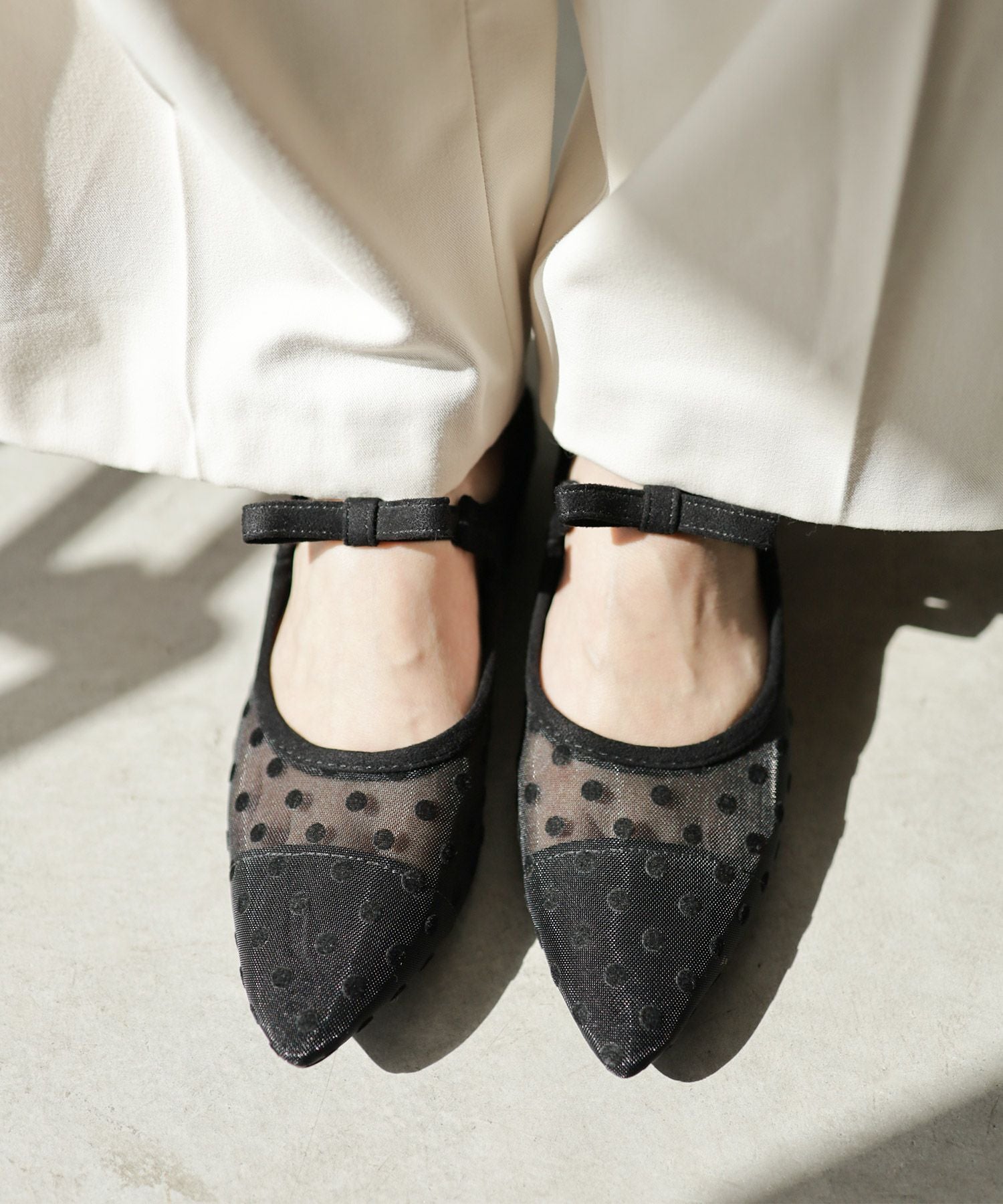 フロッキードットシースルーのリボンストラップローヒールパンプス 一部4月上旬入荷予定