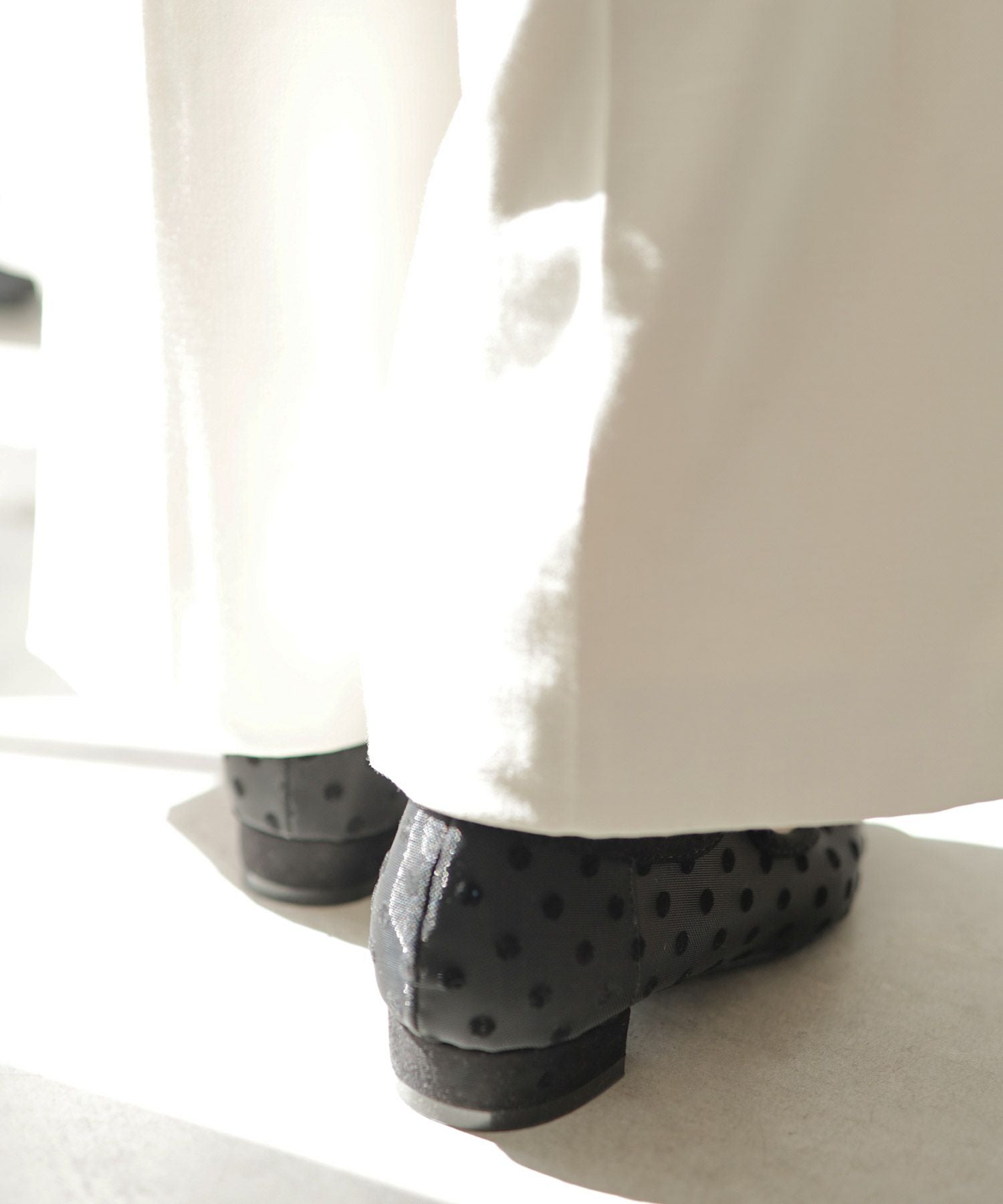 フロッキードットシースルーのリボンストラップローヒールパンプス 一部4月上旬入荷予定